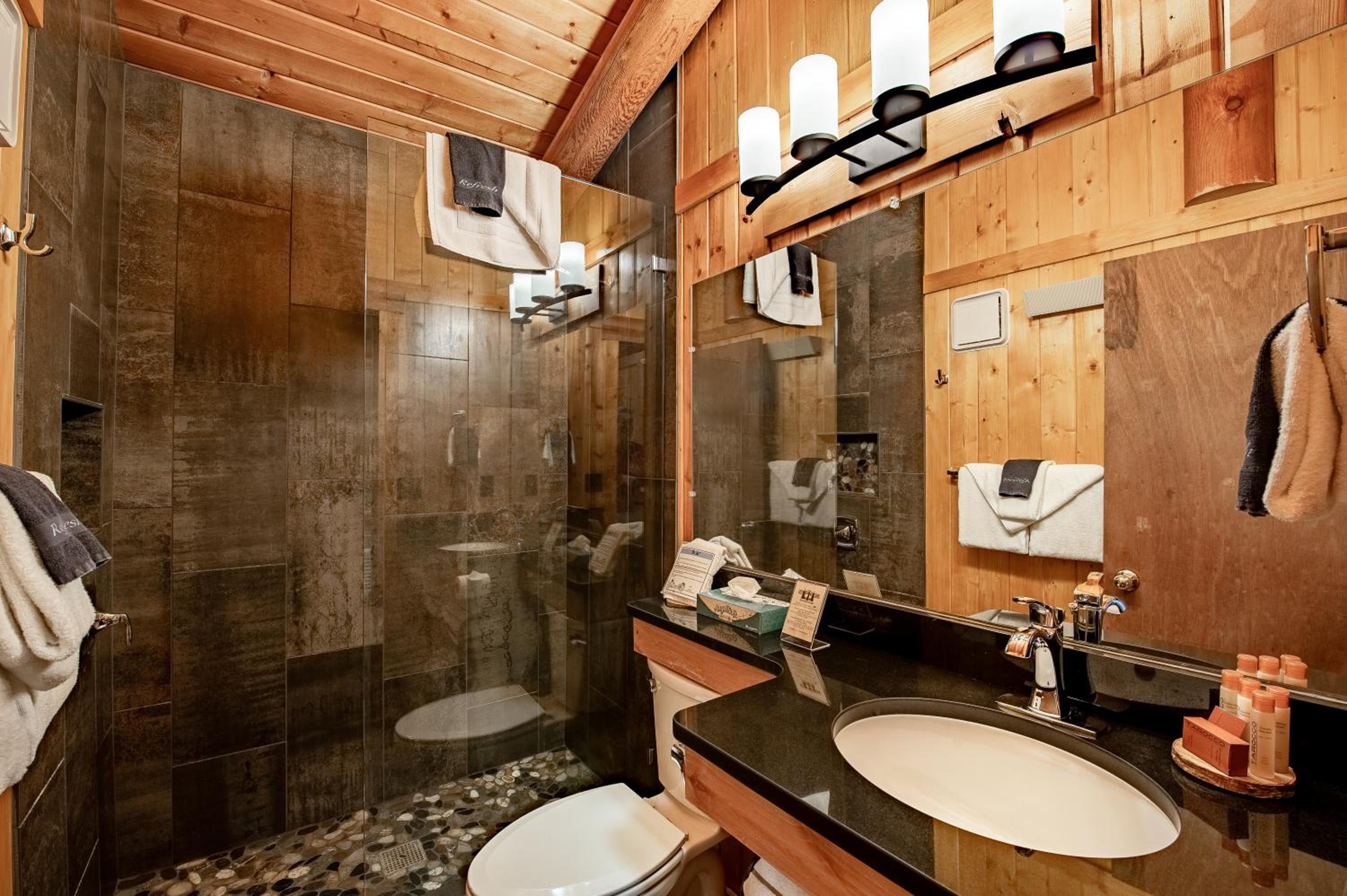 Double Queen Deluxe Cabin - Photo 2