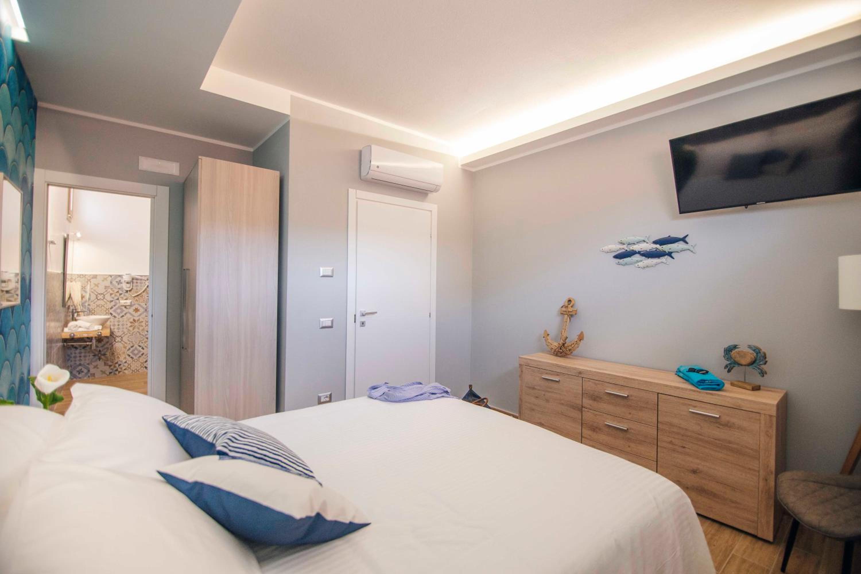 Deluxe Double or Twin Room - Photo 8