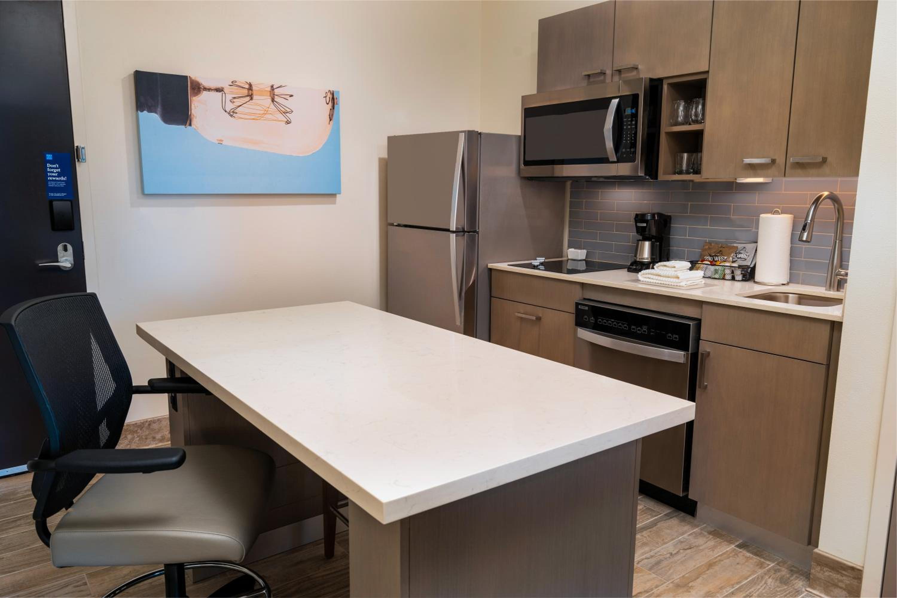 One-Bedroom King Suite with Sofa Bed and Kitchen - Photo 2