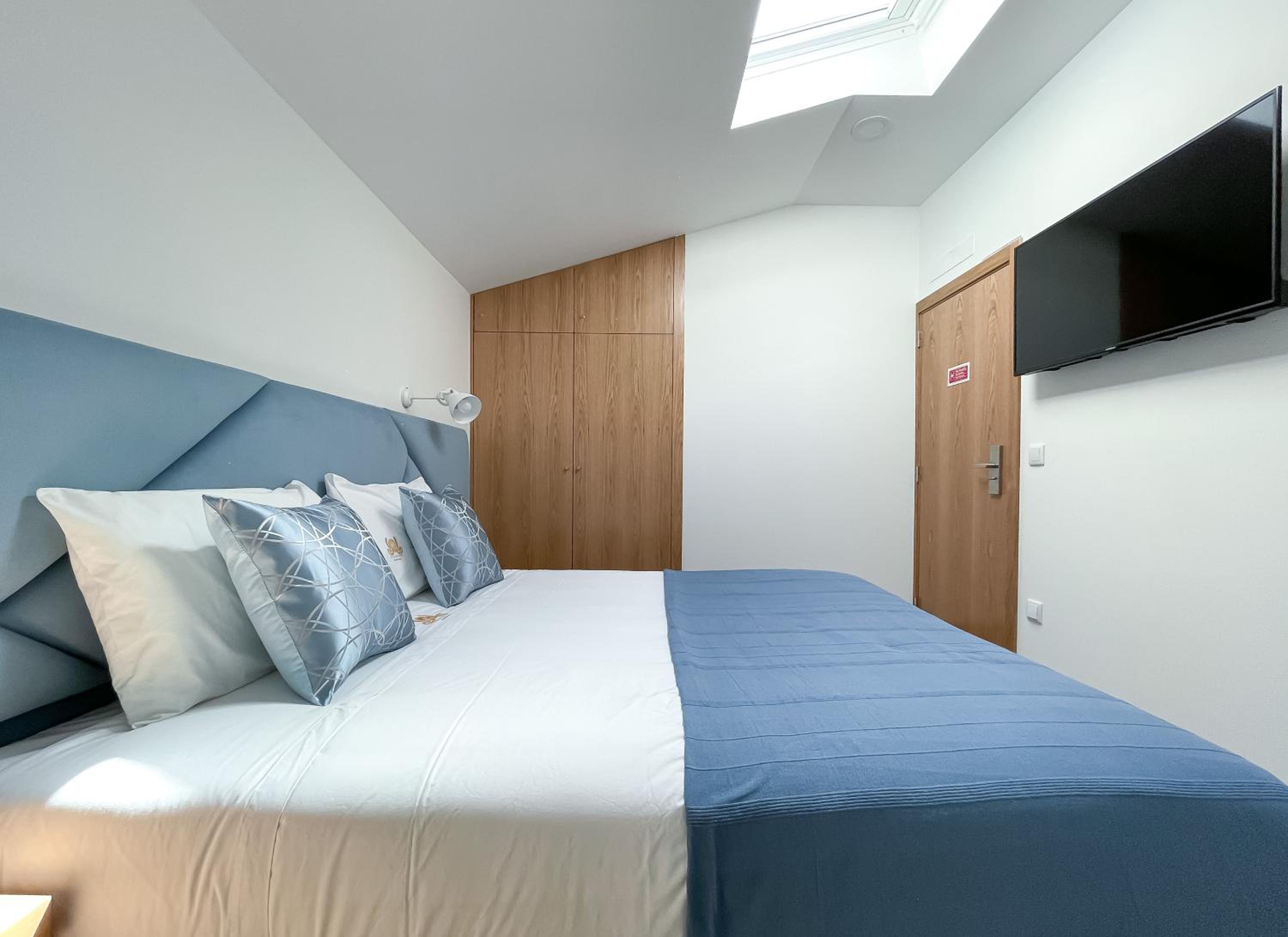 Double Room with Private Bathroom - Photo 6