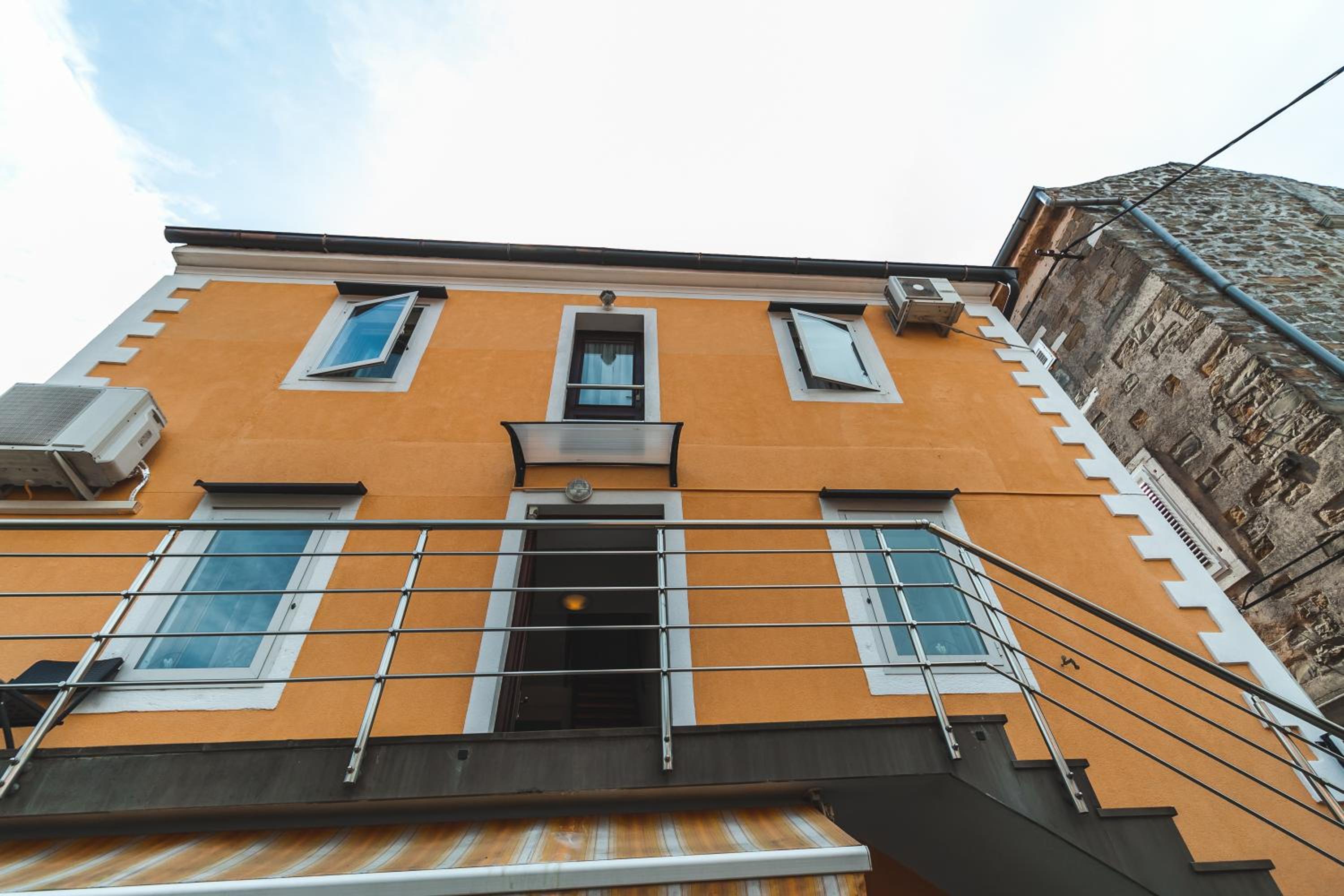 One-Bedroom Apartment with Balcony photo 2