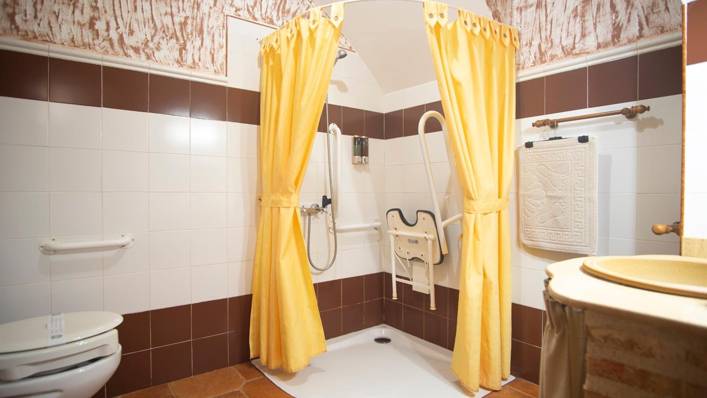 Family Room - Disability Access photo 2