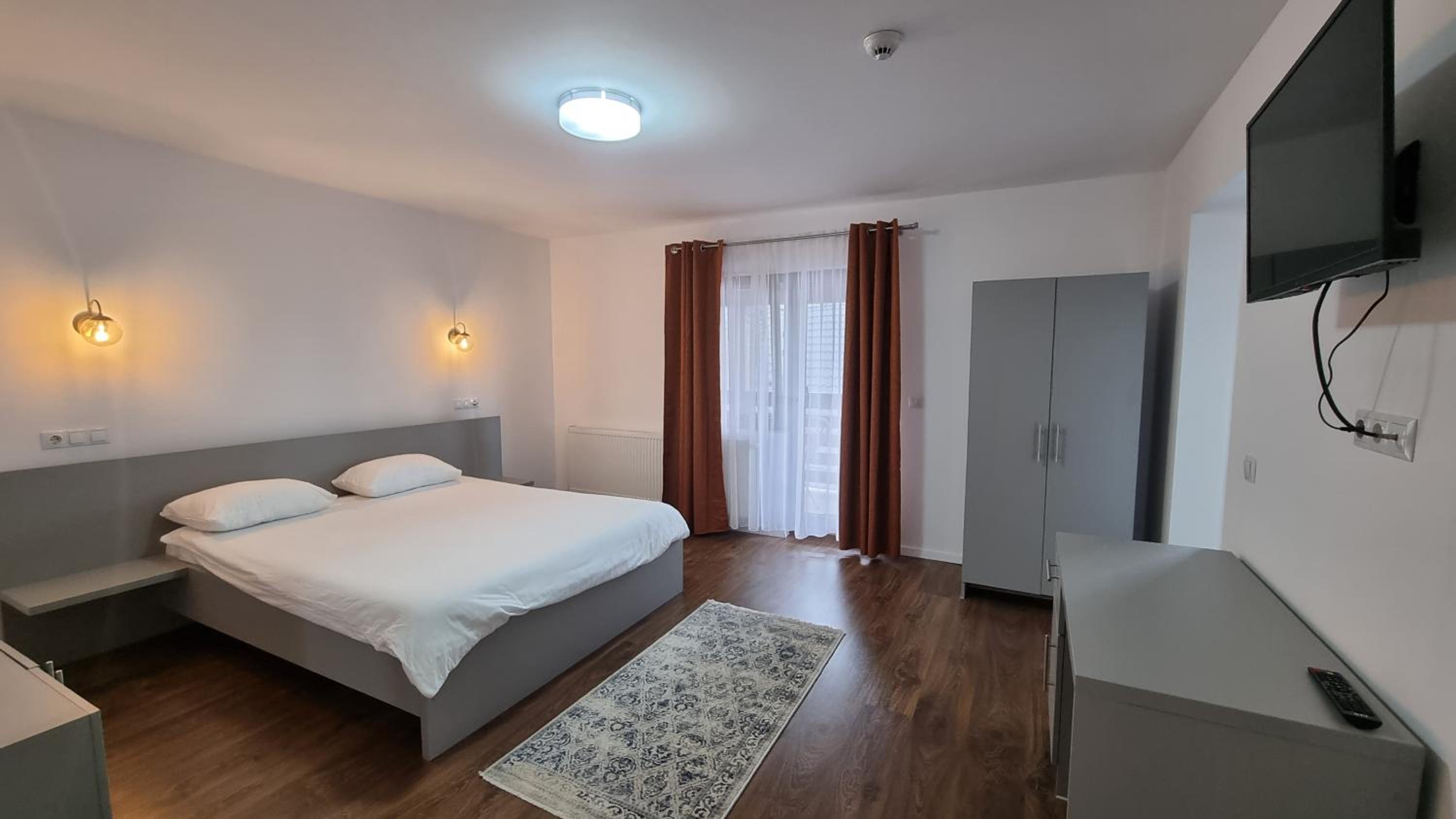 Double Room with Private Bathroom - Photo 1