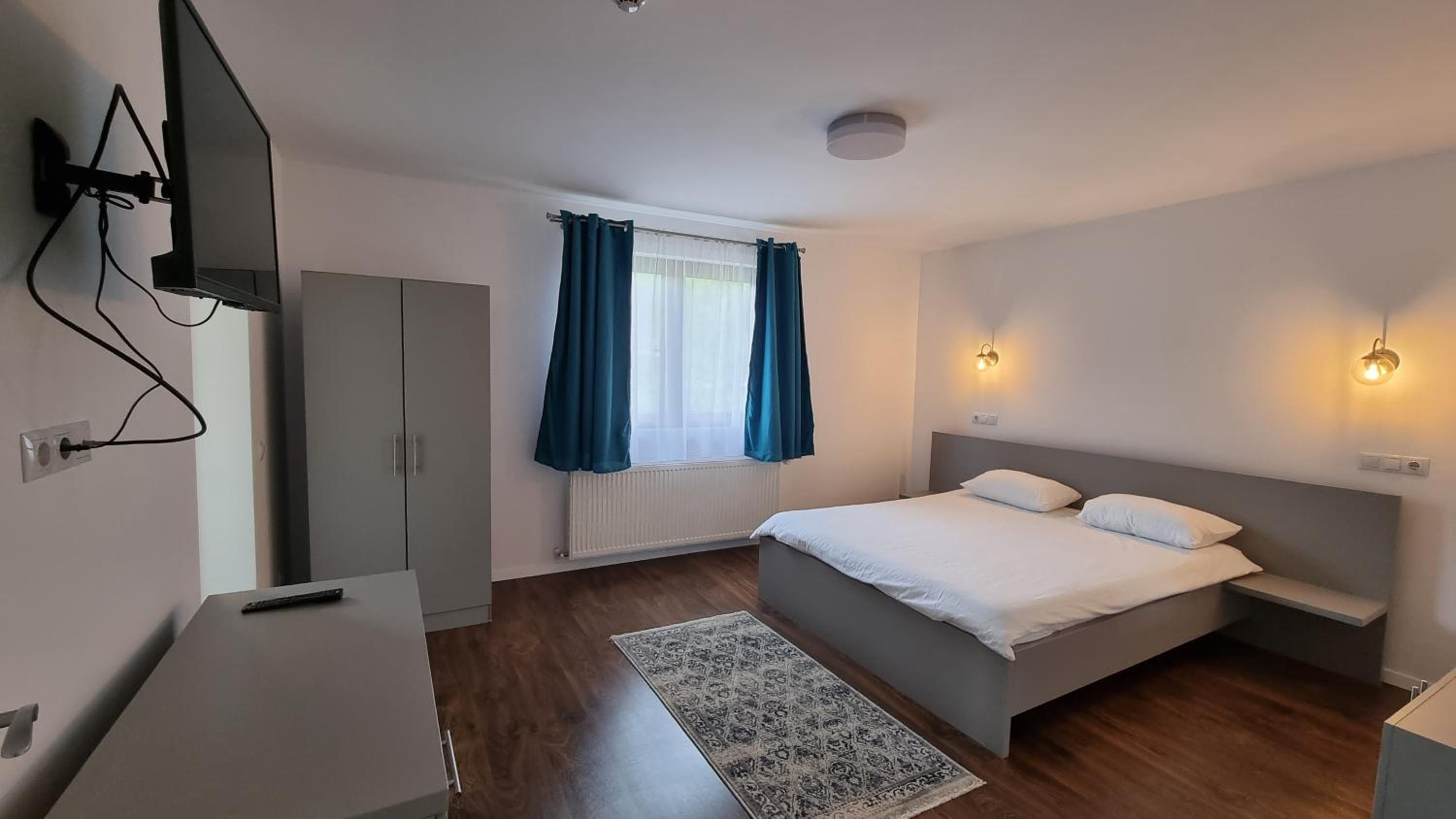 Double Room with Private Bathroom - Photo 2
