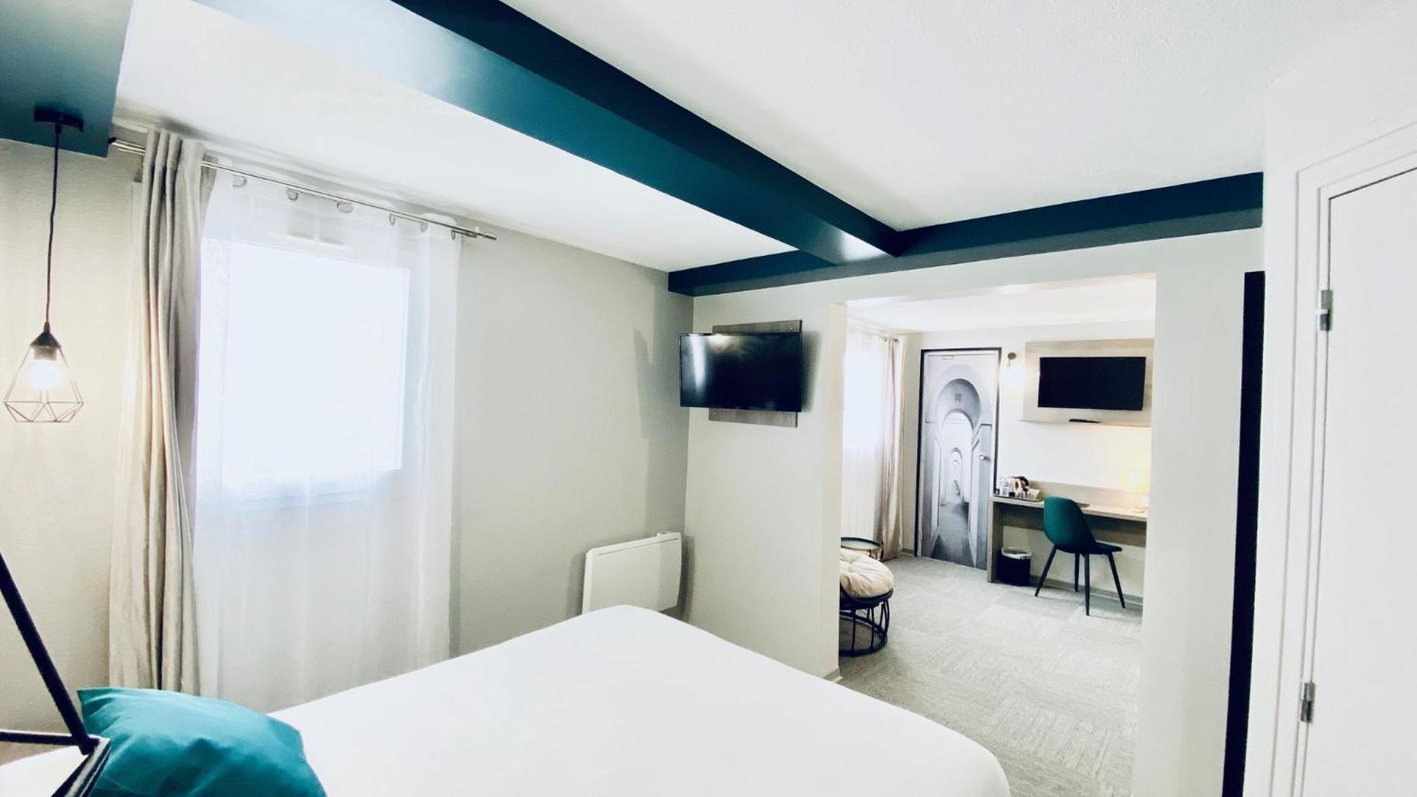 Superior Queen Room - Non-Smoking - Photo 8