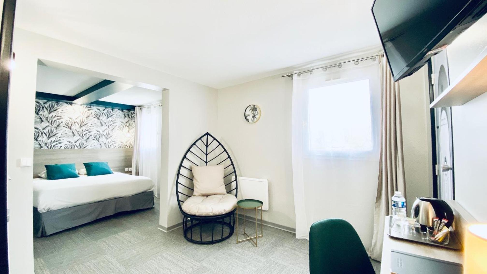 Superior Queen Room - Non-Smoking - Photo 5