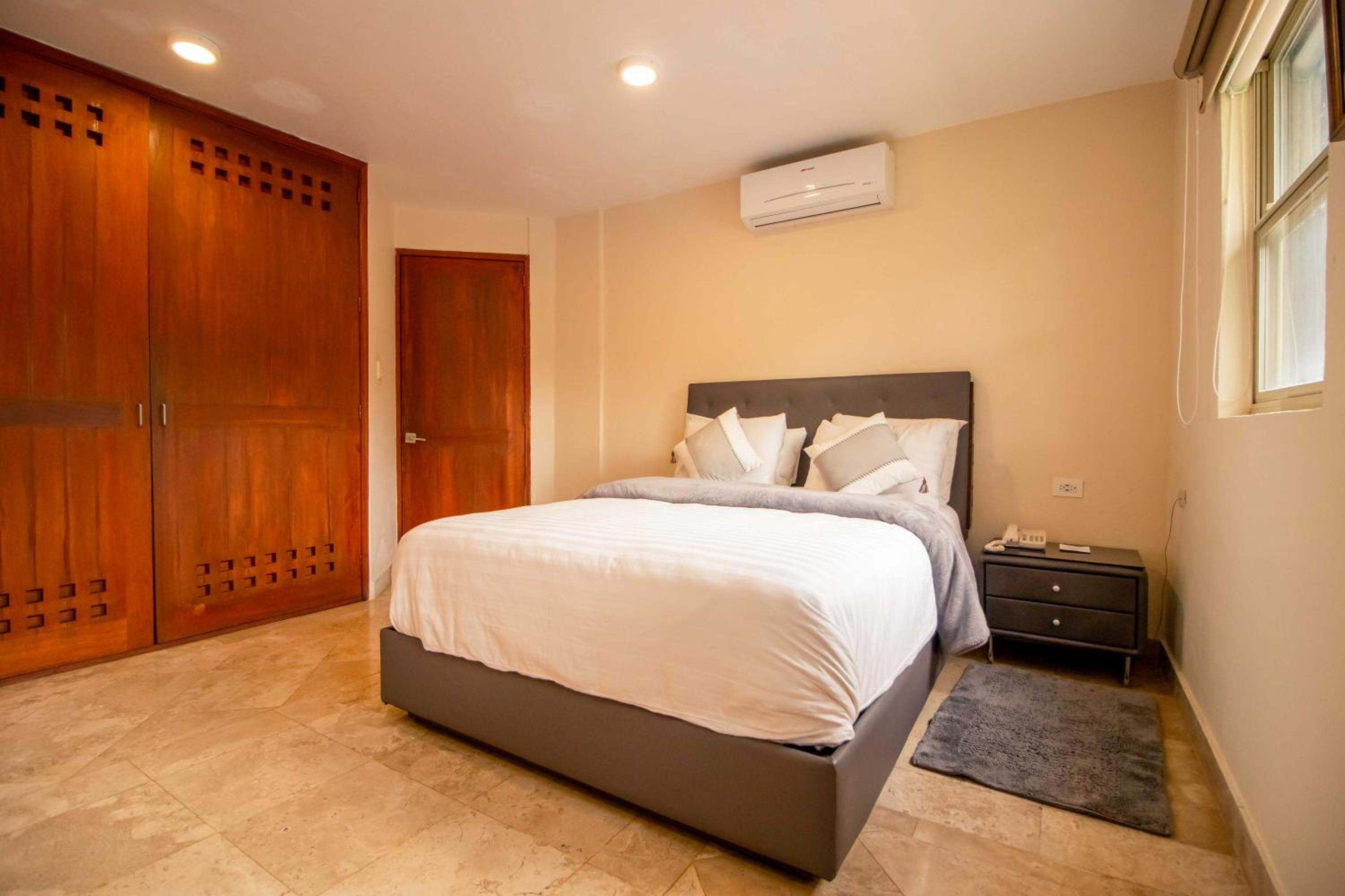 Standard Suite - Photo 1