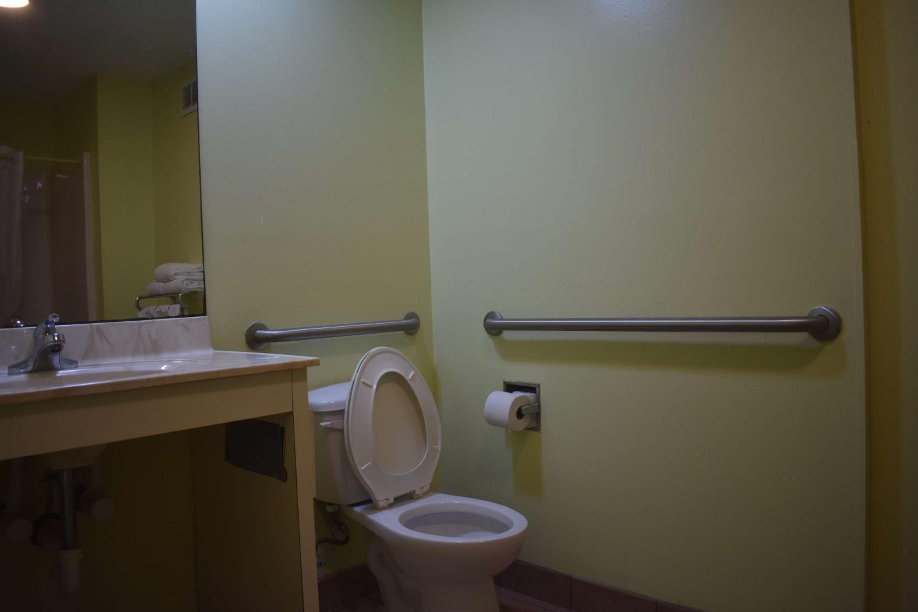SureStay Hotel by Best Western Brunswick, Photo 3