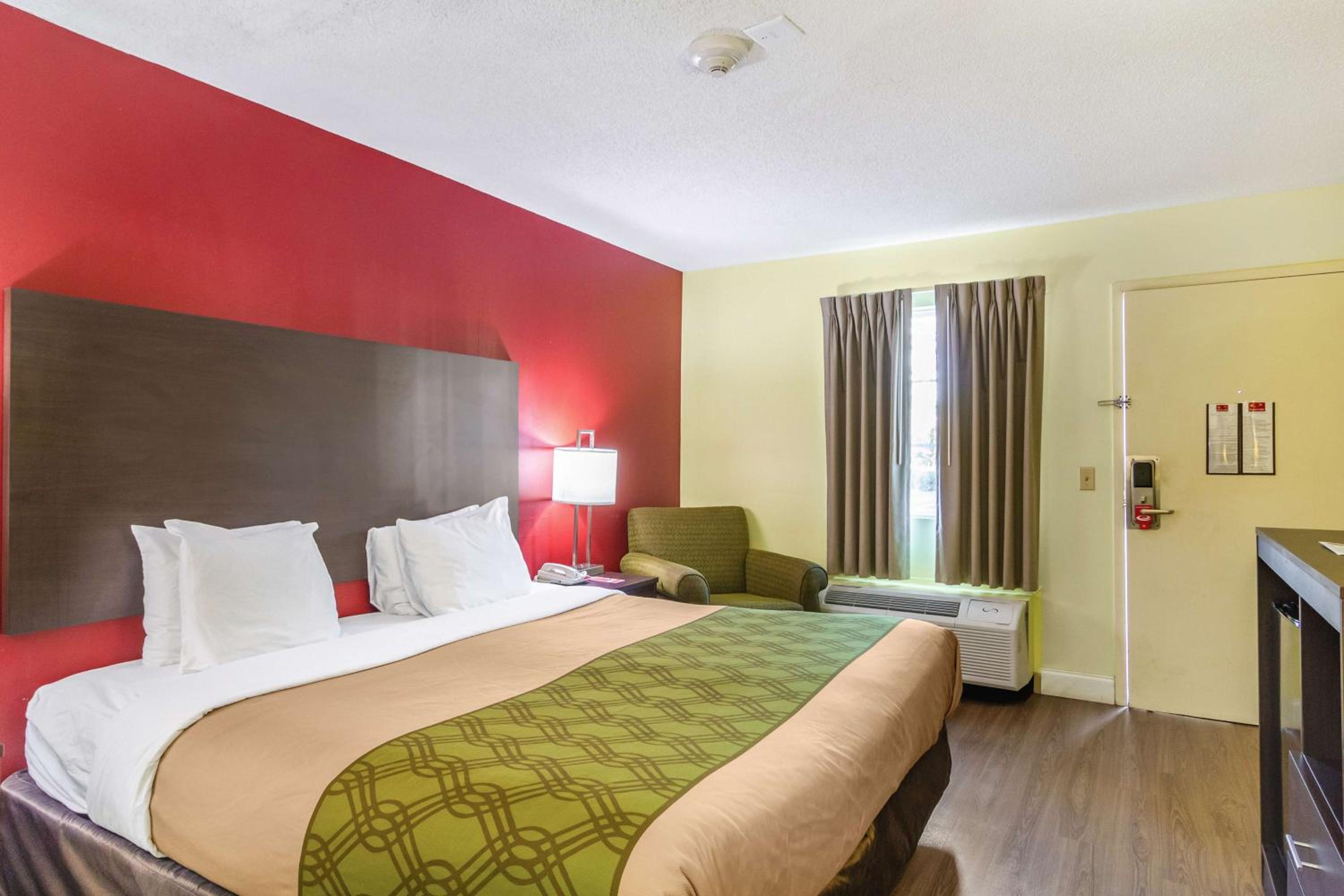 King Room with Roll-in Shower - Mobility Accessible/Non-Smoking photo 3
