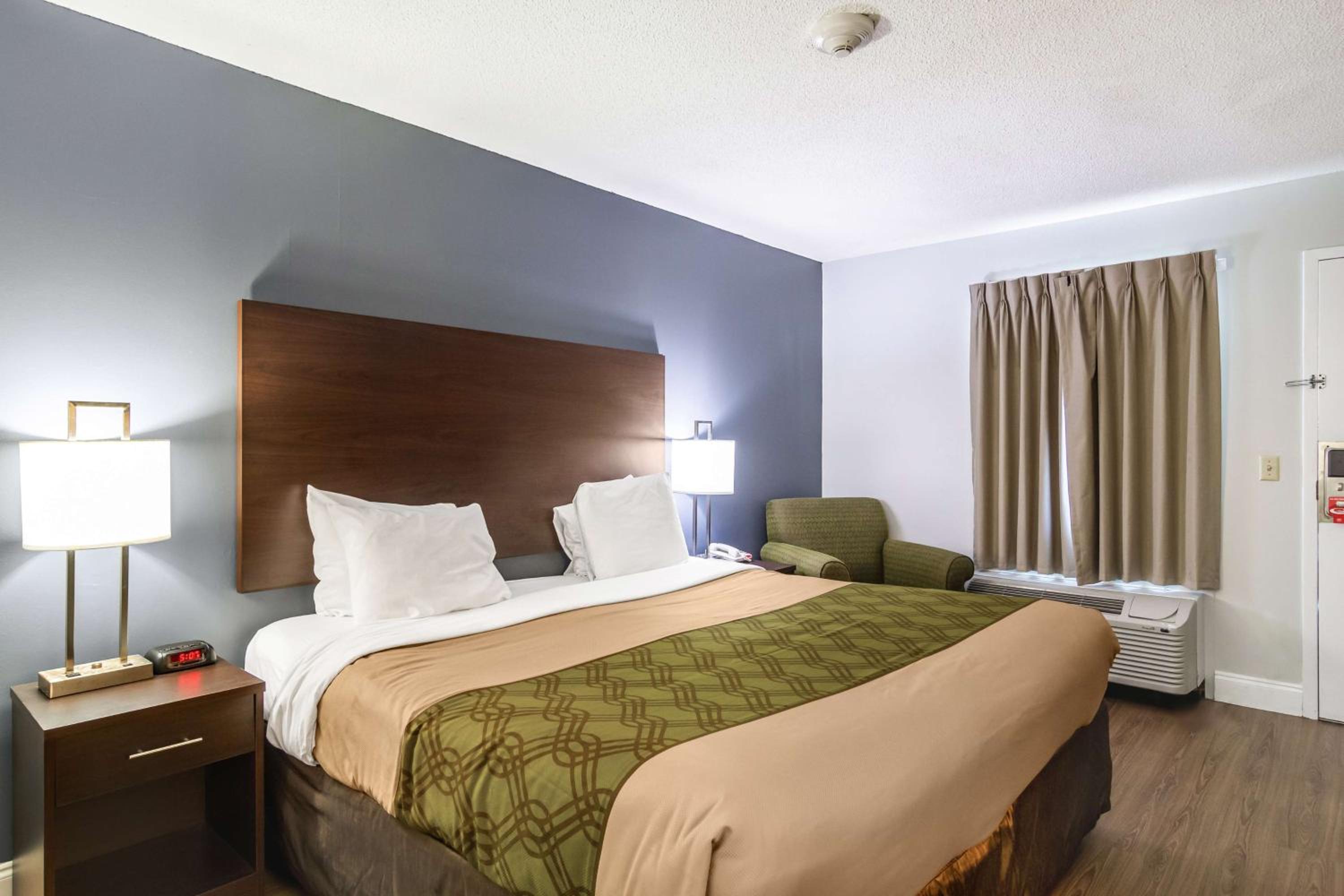King Room - Non-Smoking photo 3