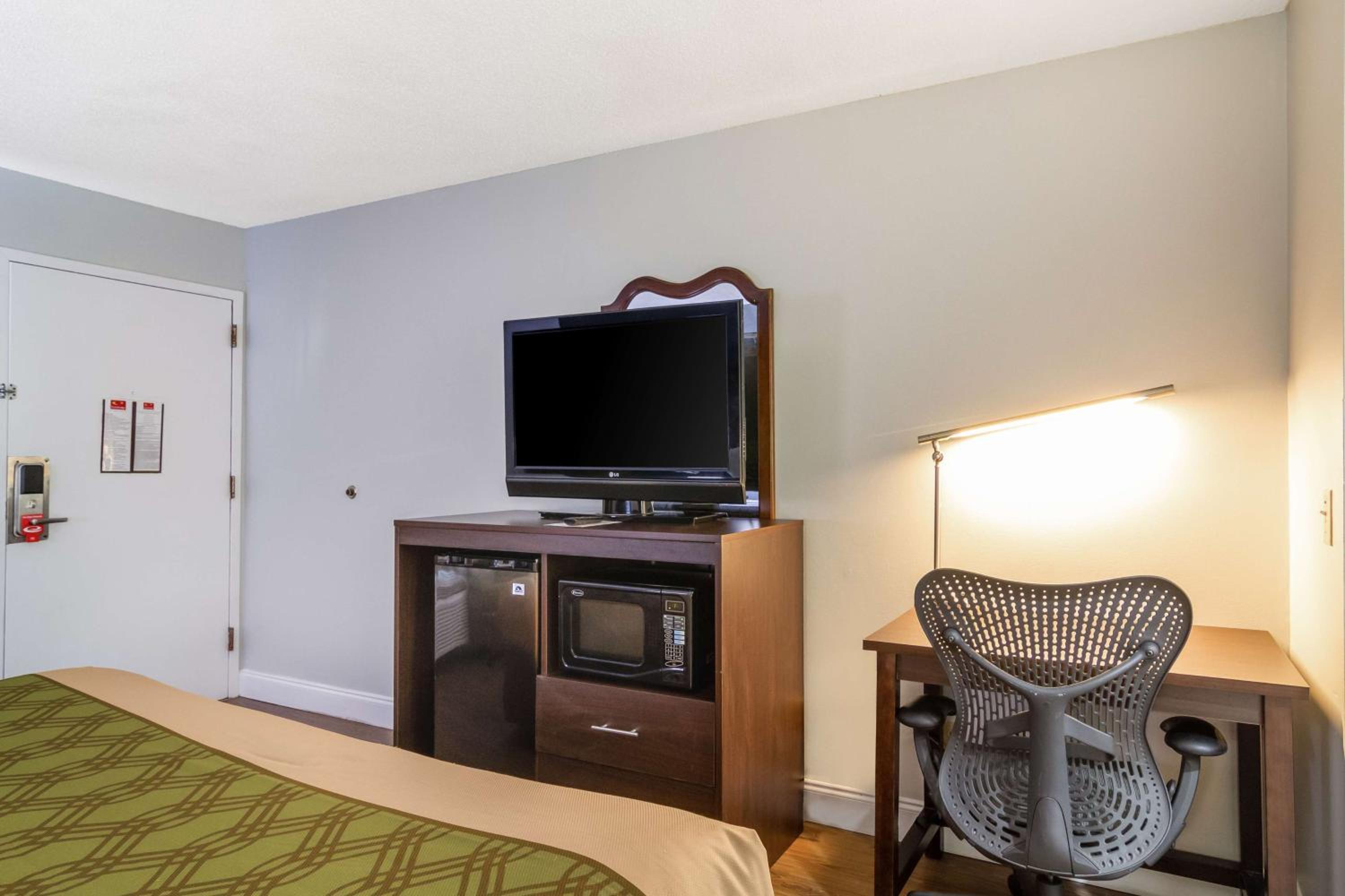 King Room - Non-Smoking photo 2