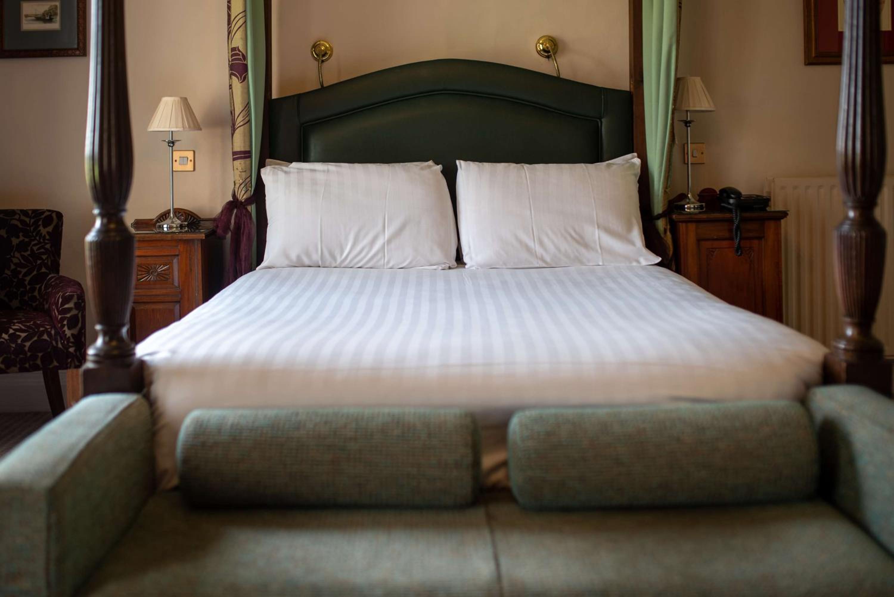 Feature Double Room - Photo 2
