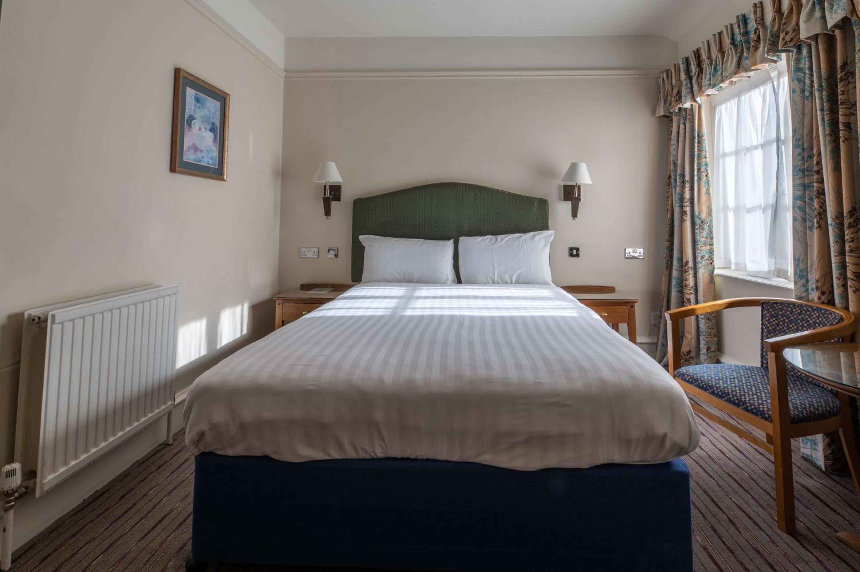 Feature Double Room - Photo 3