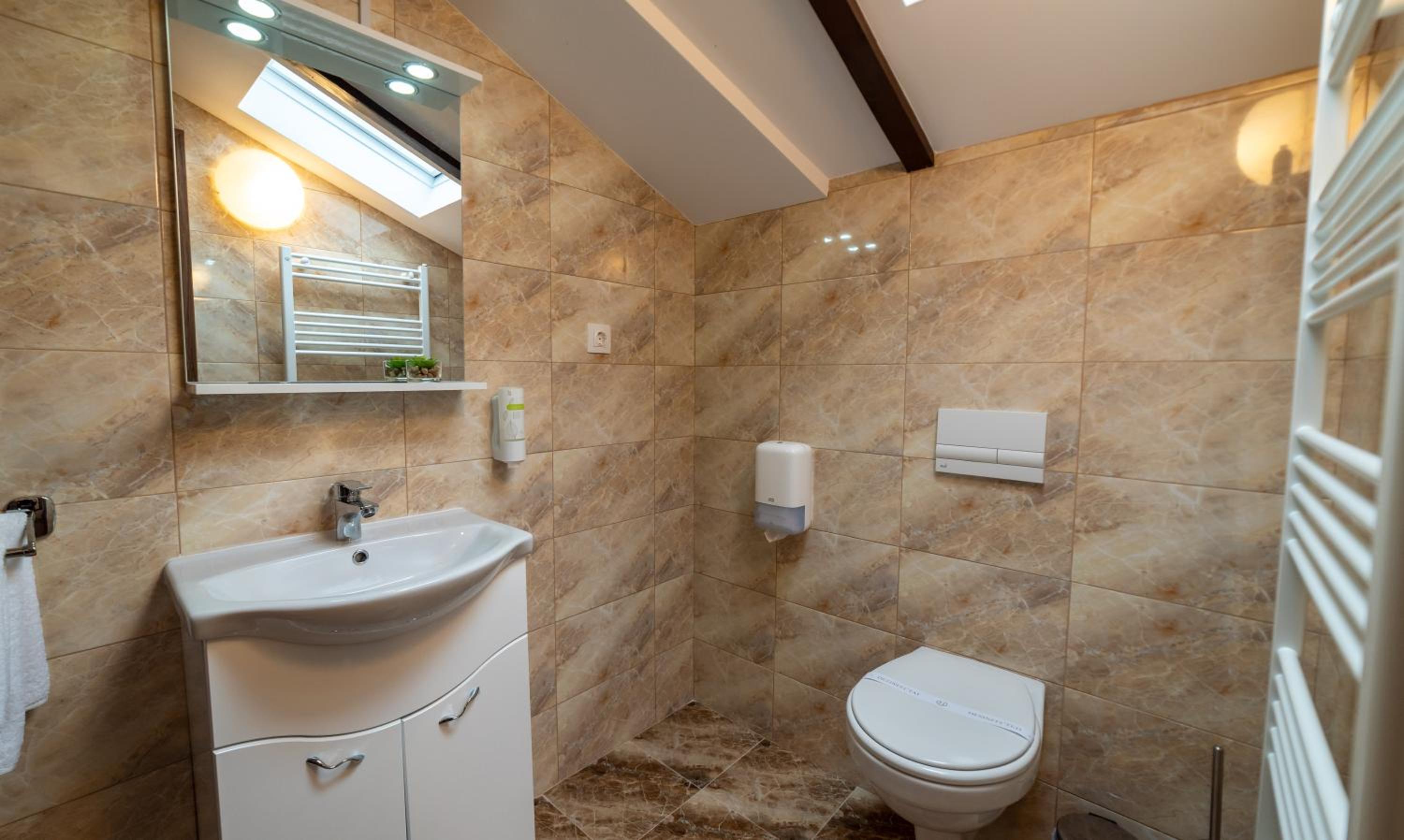 Deluxe Quadruple Room - Photo 5