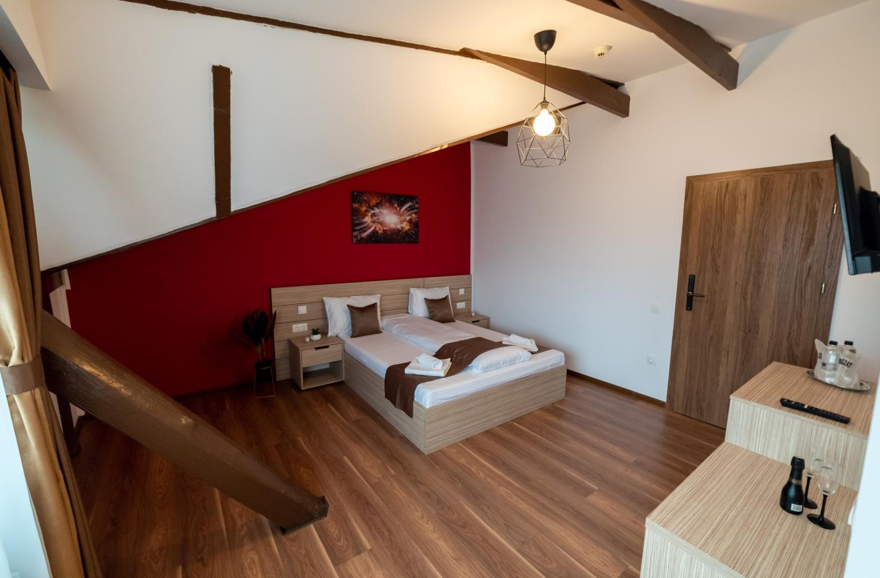 Deluxe Quadruple Room - Photo 9
