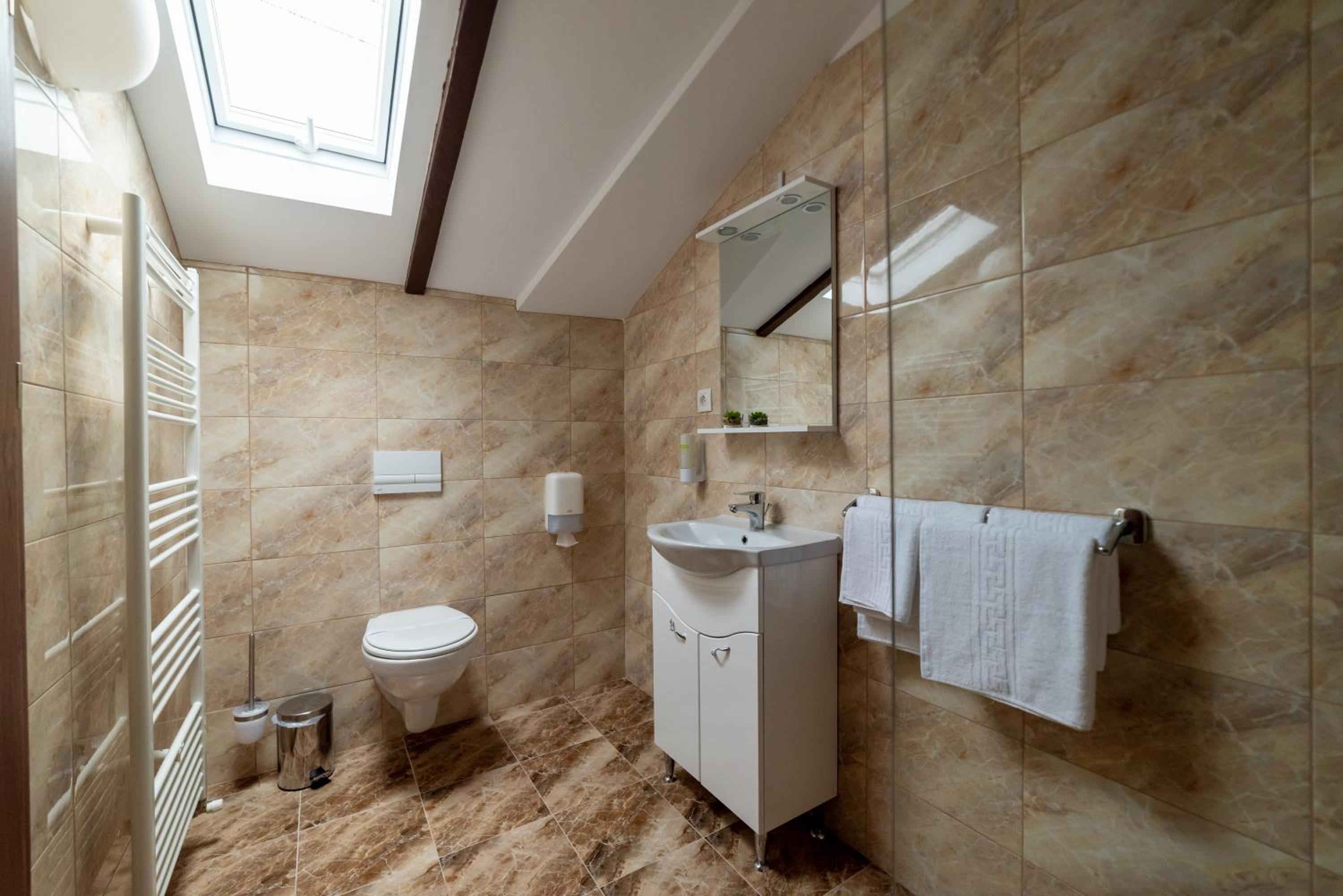 Deluxe Double or Twin Room - Photo 17