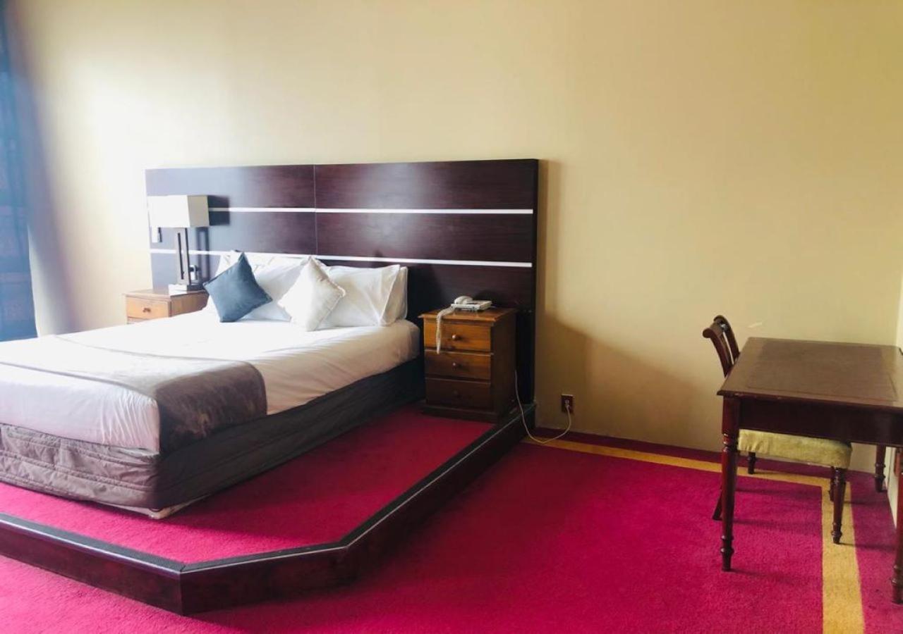 Suite with Terrace - Photo 13