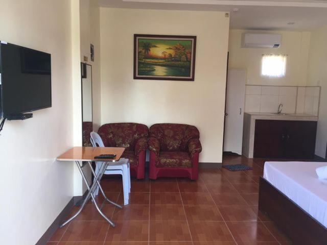 Budget Double Room - Photo 7