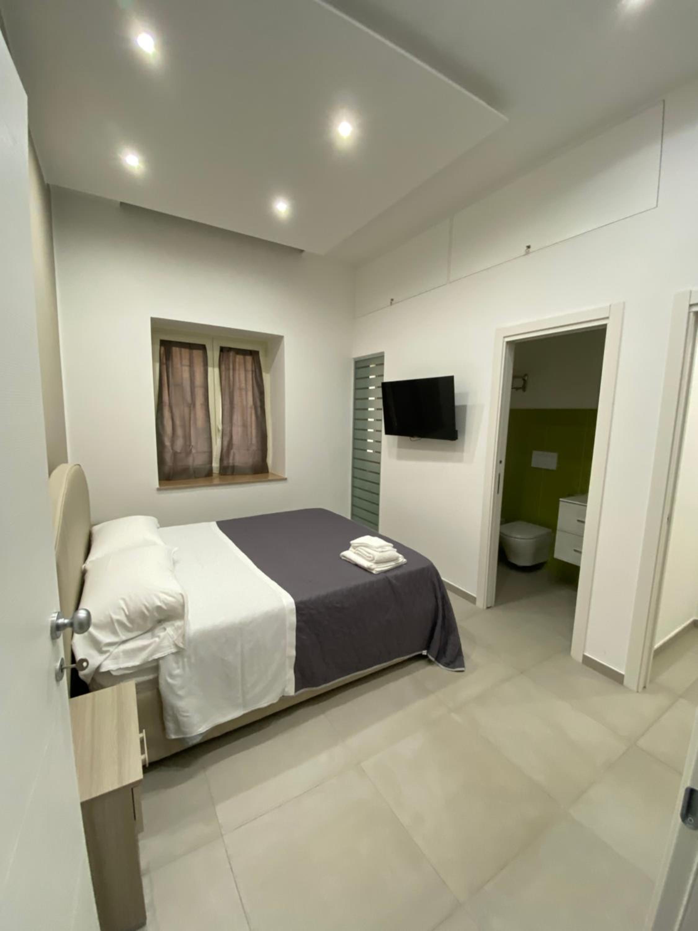One-Bedroom House - Photo 6