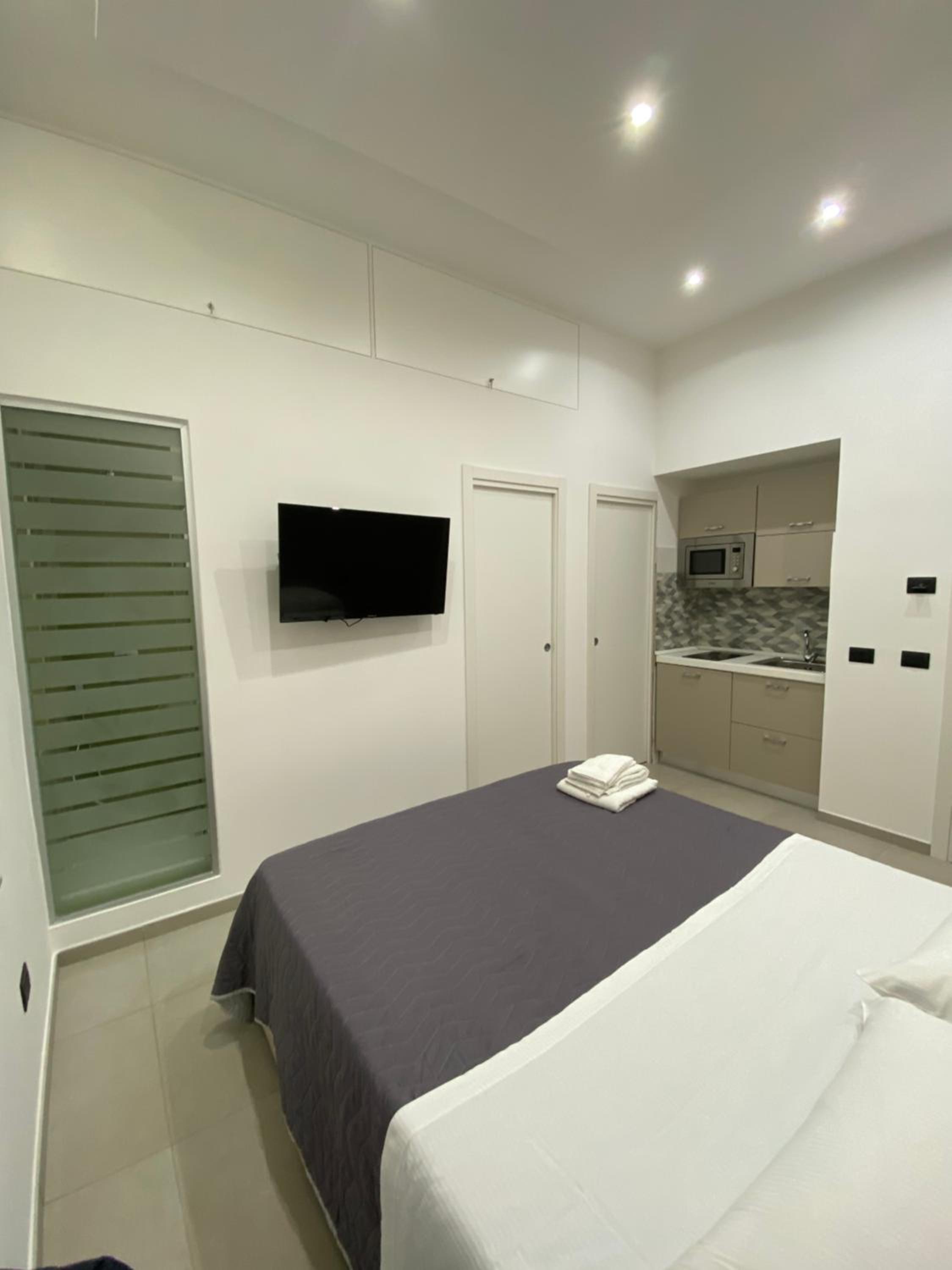 One-Bedroom House - Photo 8