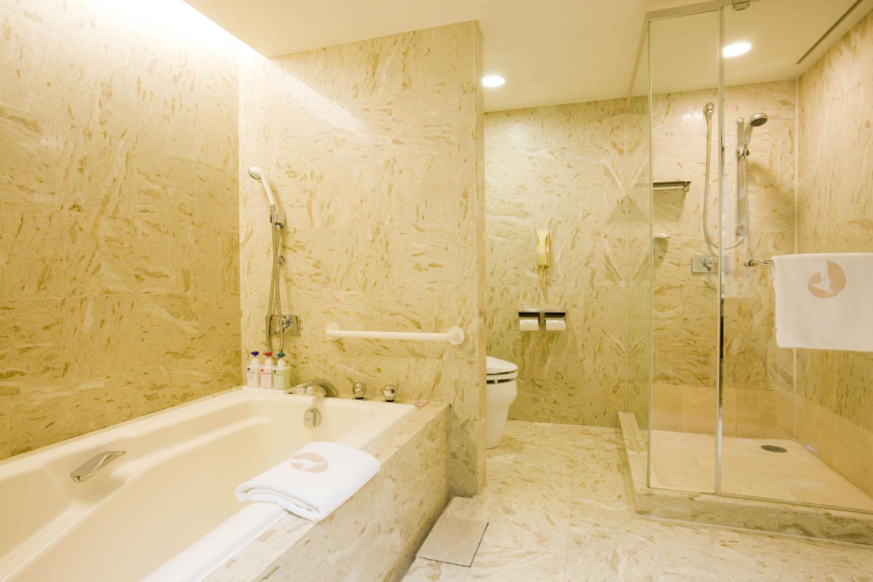 Deluxe Room - Non-Smoking - Photo 8