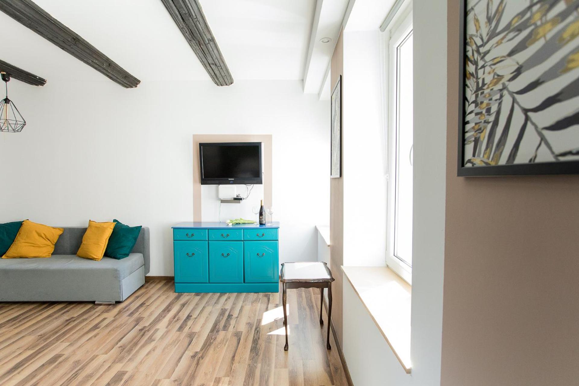 One-Bedroom Apartment - Photo 1