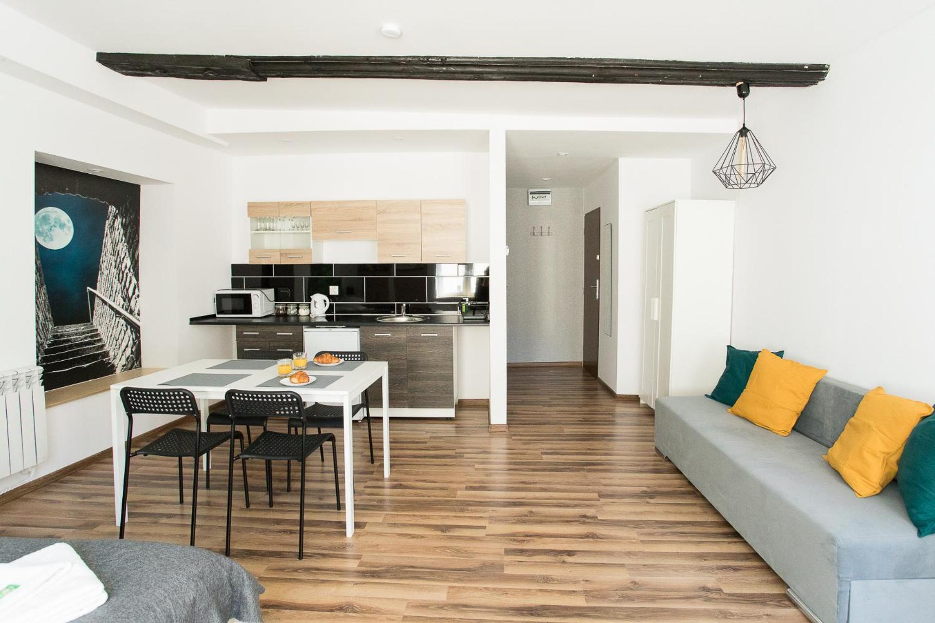 One-Bedroom Apartment - Photo 6