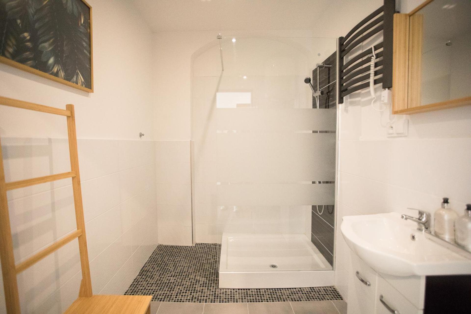 One-Bedroom Apartment - Photo 13