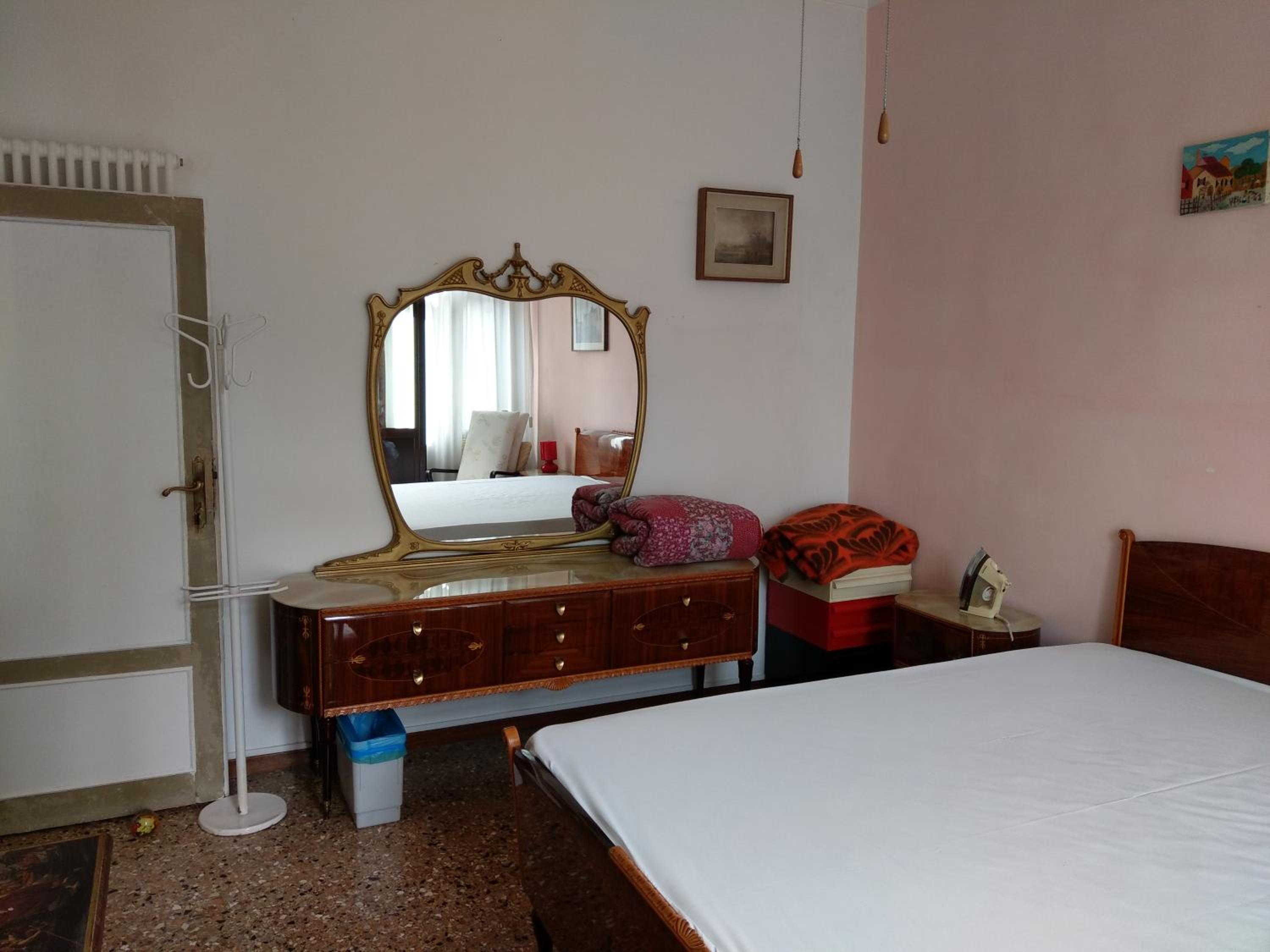 Double Room with Shared Bathroom photo 1