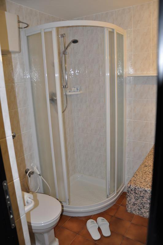 Standard Double Room - Photo 2