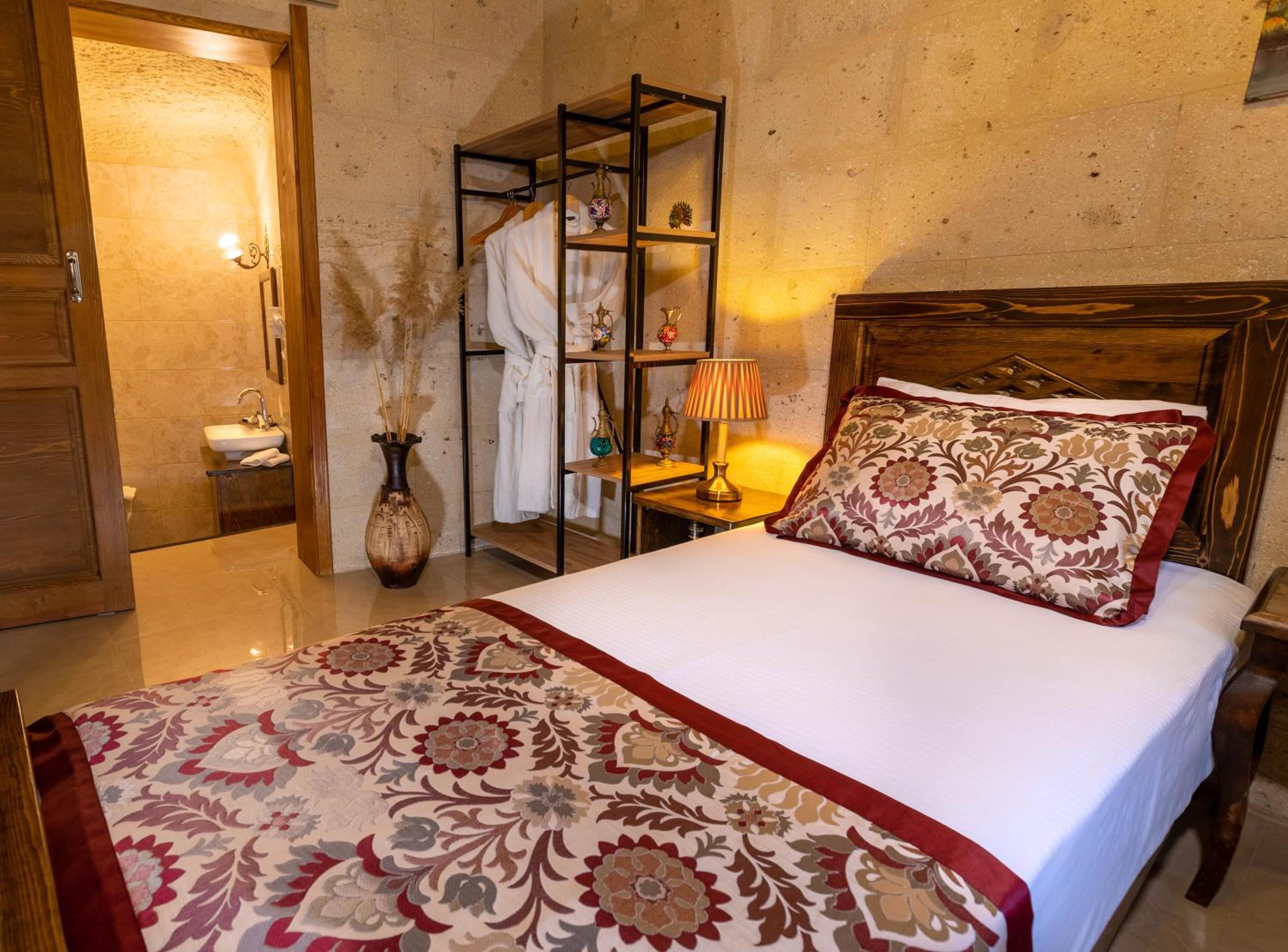 Standard Double or Twin Room - Photo 4