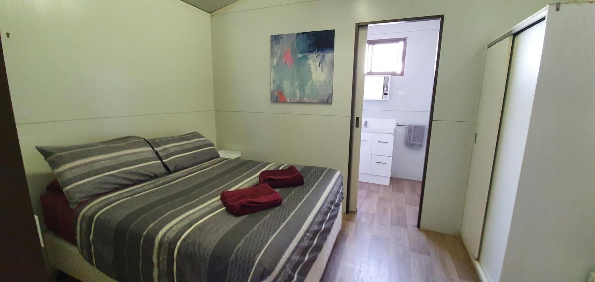 Cabin with Private Bathroom photo 2