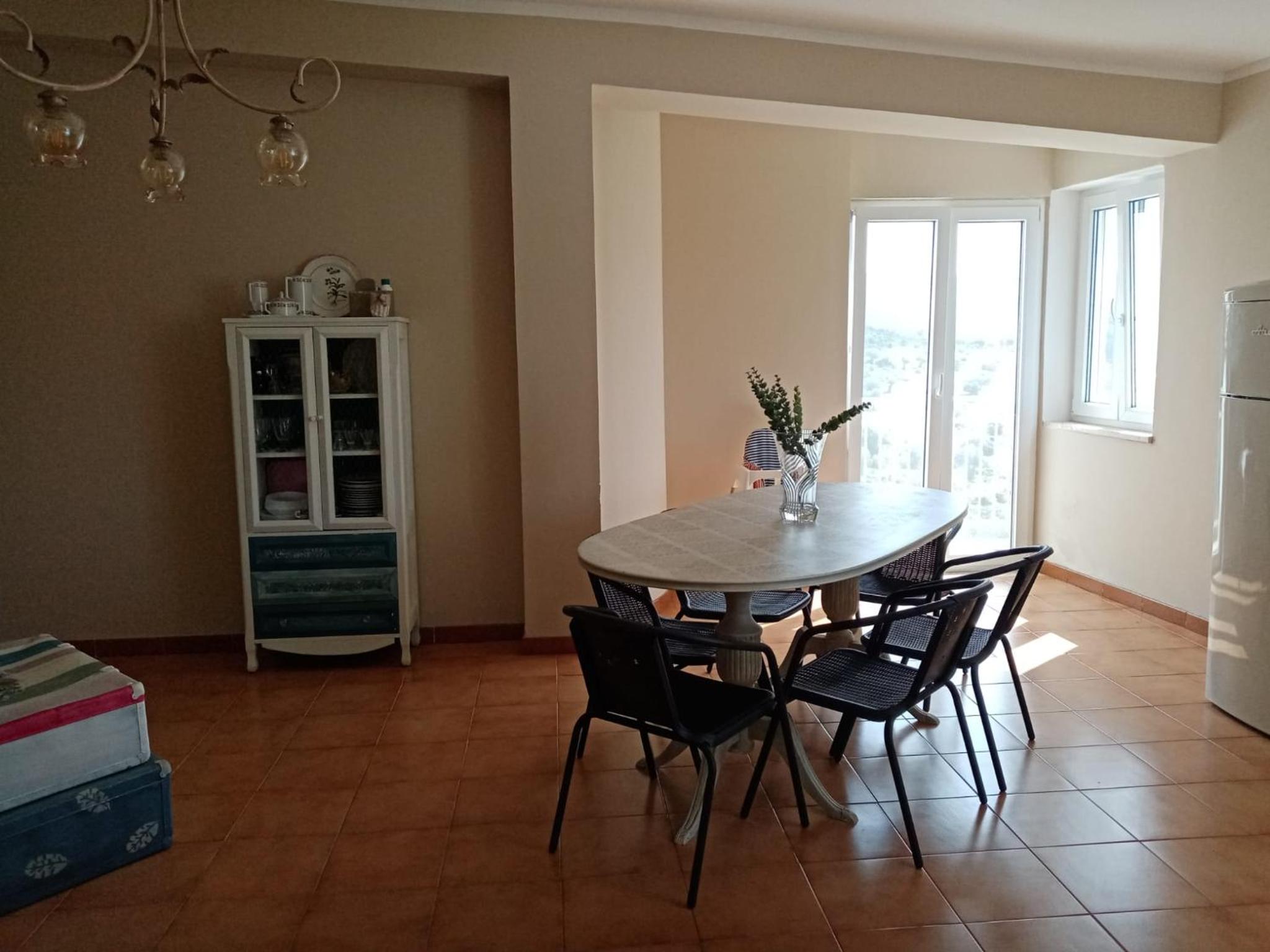 Apartment with Mountain View - Photo 2