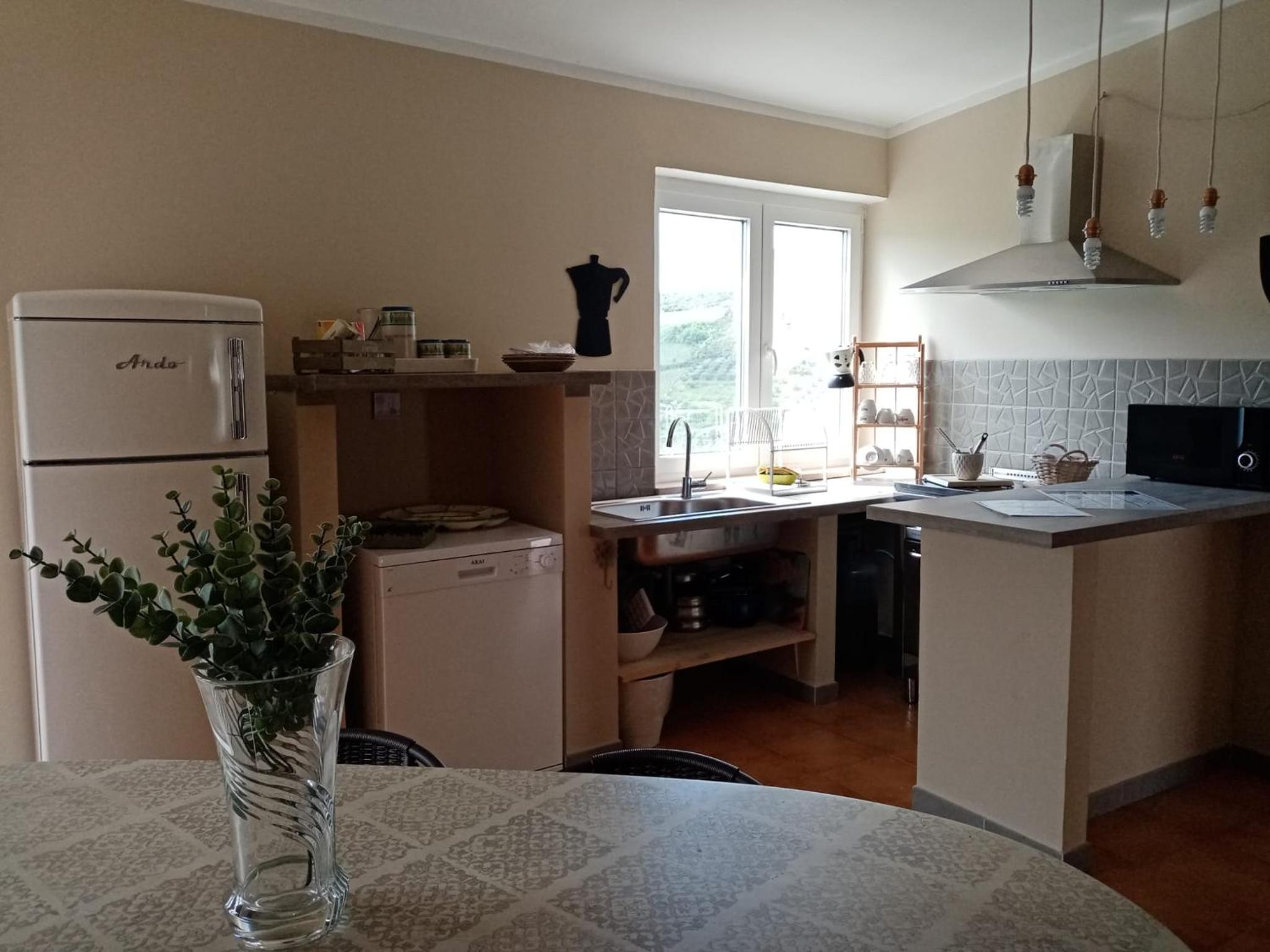 Apartment with Mountain View - Photo 3