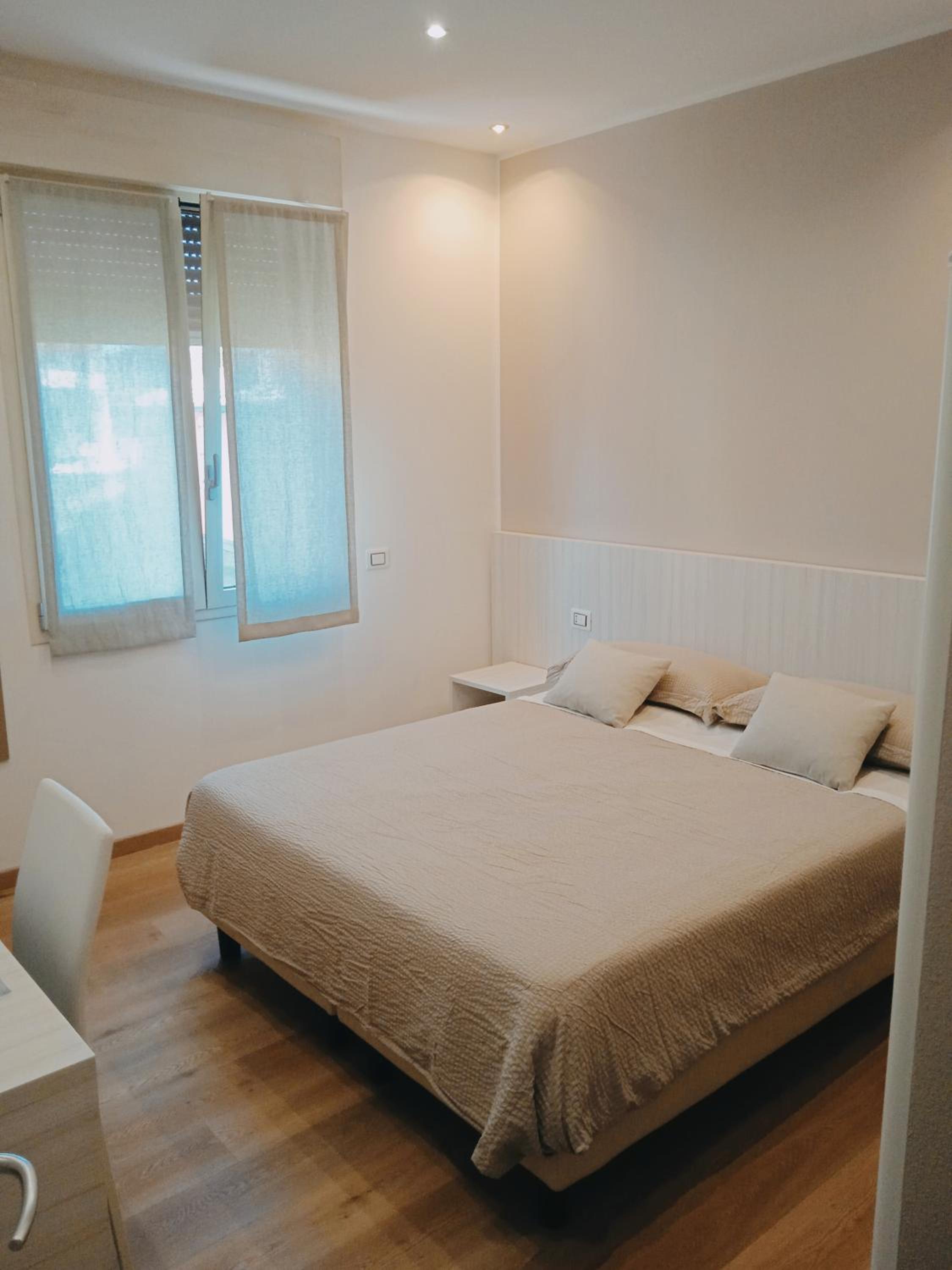 Double or Twin Room with Private Bathroom photo 3