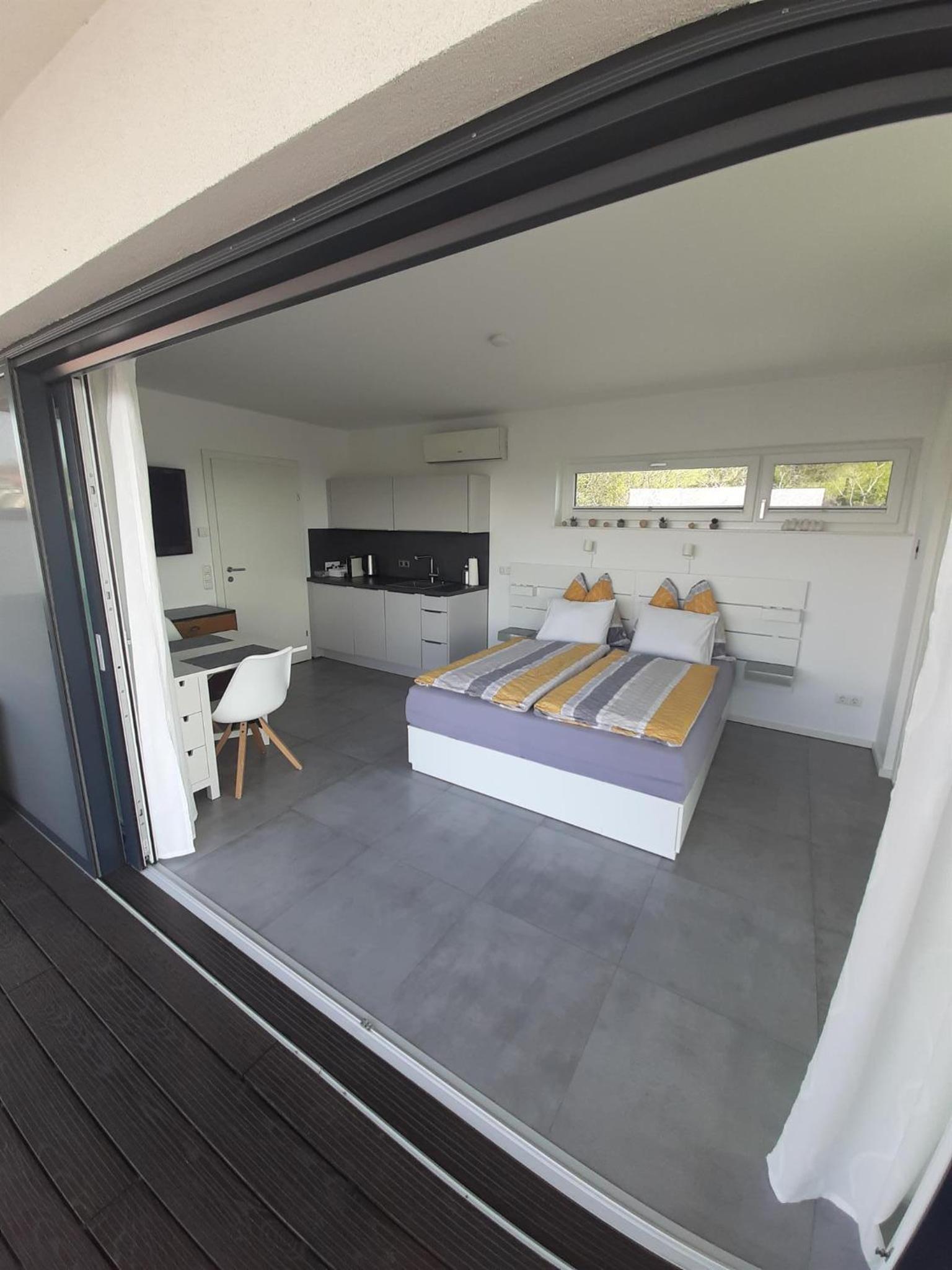 Apartment with Lake View photo 3