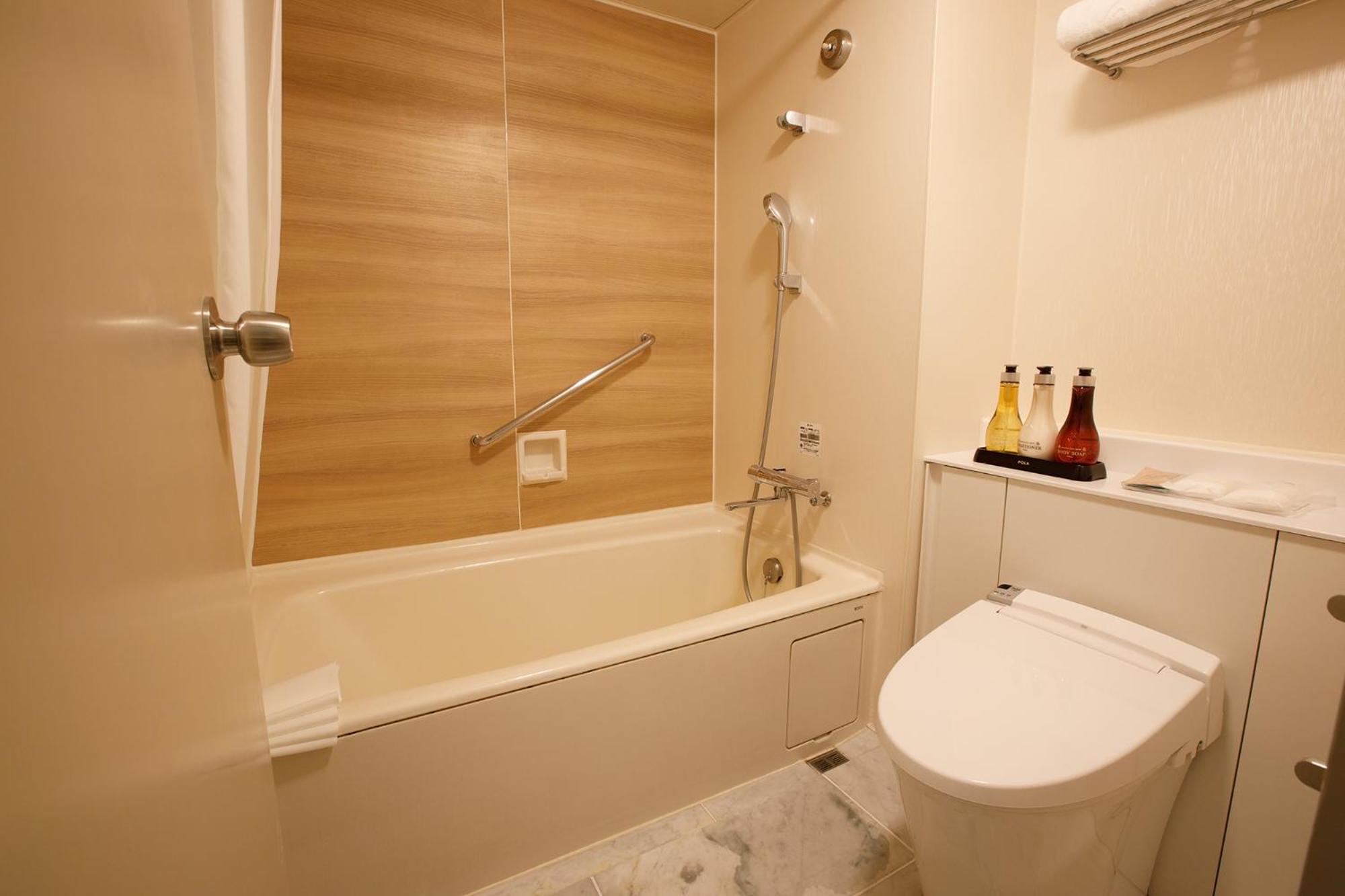 West Wing Twin Room (Non-Smoking) - Photo 7