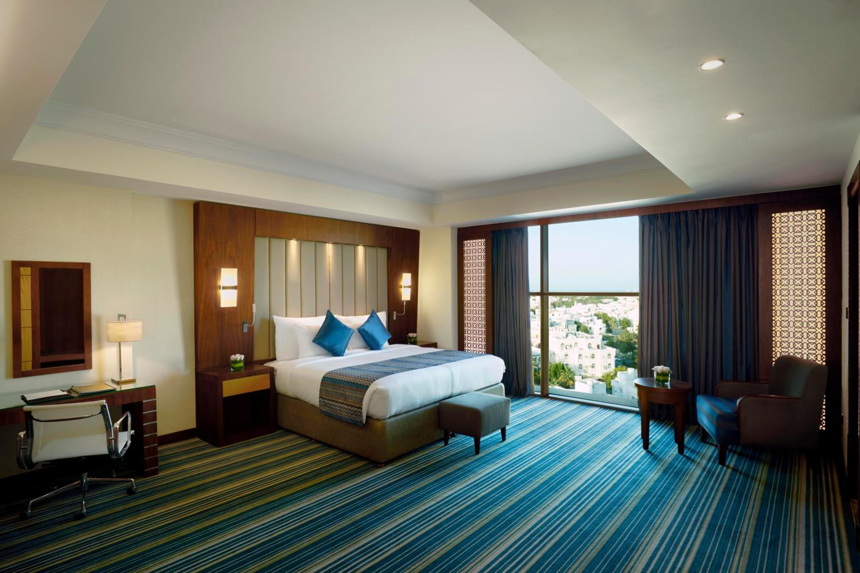 Executive Suite - 20% Discount on F&B Dining in restaurants, 30% on spa, and 30% on laundry services + Late check out and Early check in (subject to hotel availability) - Photo 2