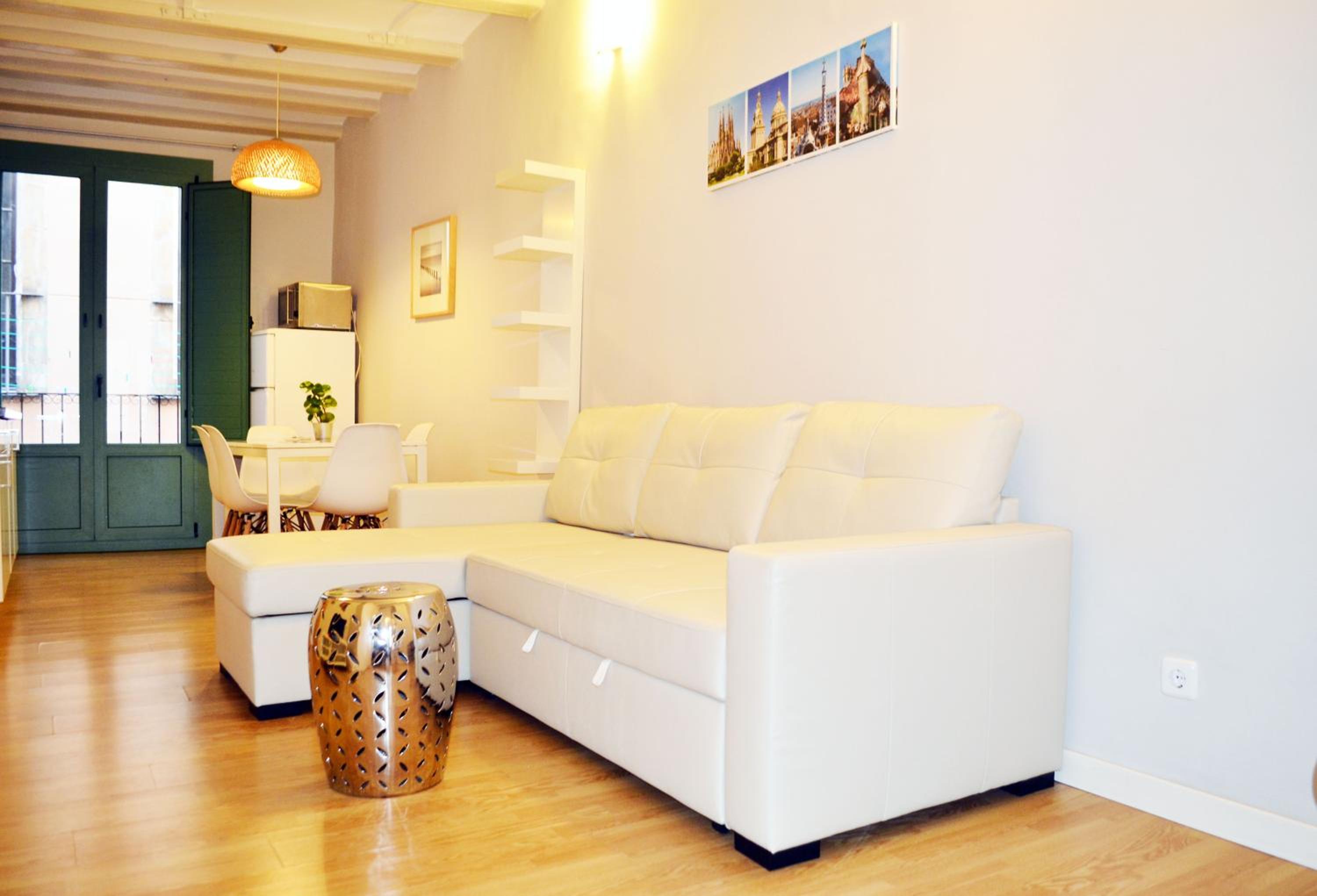 Two-Bedroom Apartment with Balcony photo 2