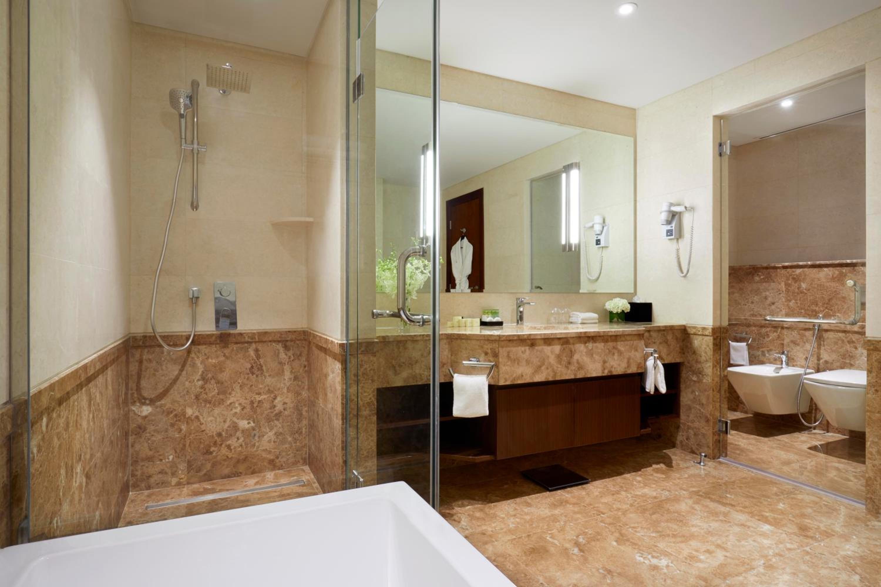 Executive Suite - 20% Discount on F&B Dining in restaurants, 30% on spa, and 30% on laundry services + Late check out and Early check in (subject to hotel availability) - Photo 6