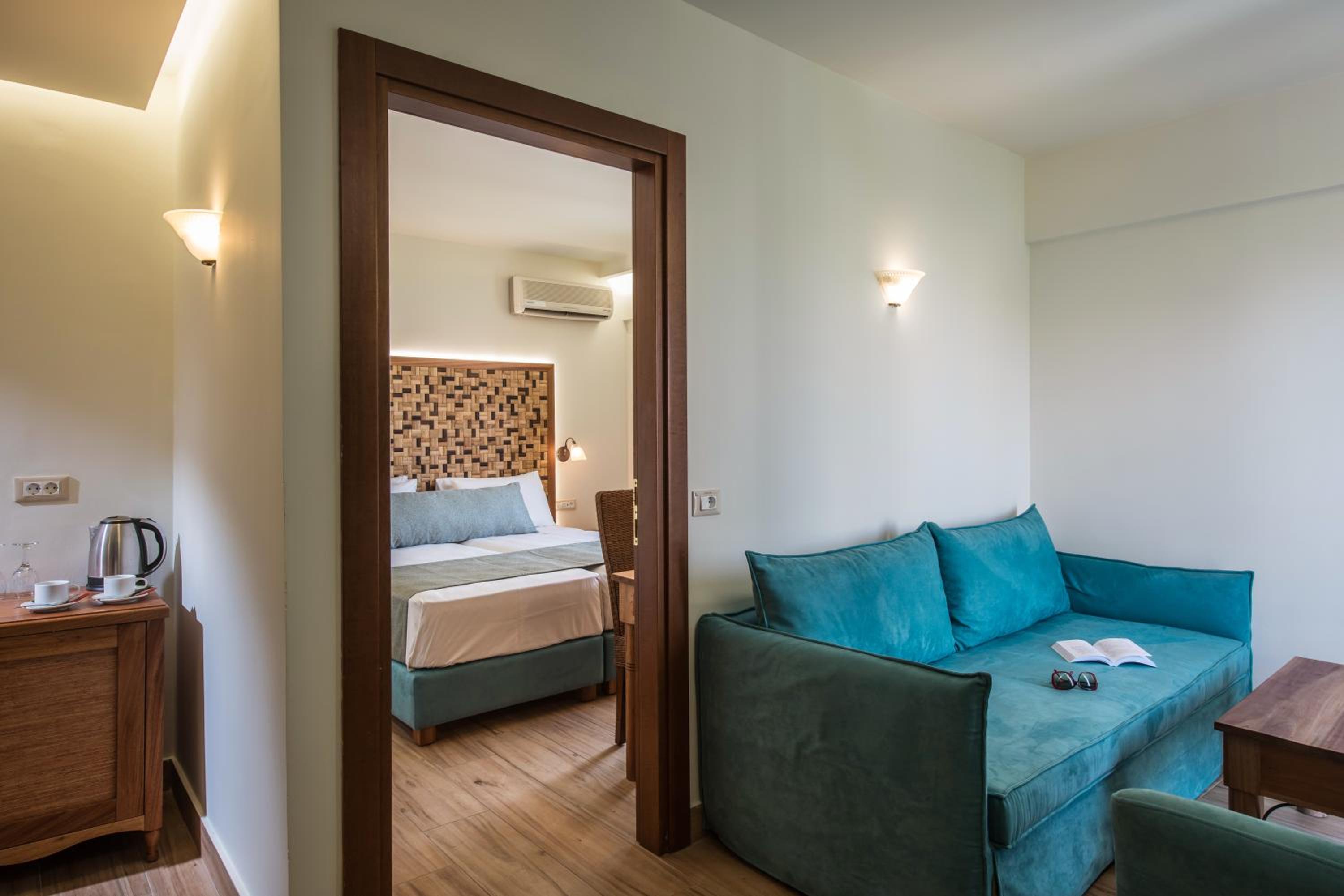 Executive Suite - Photo 5