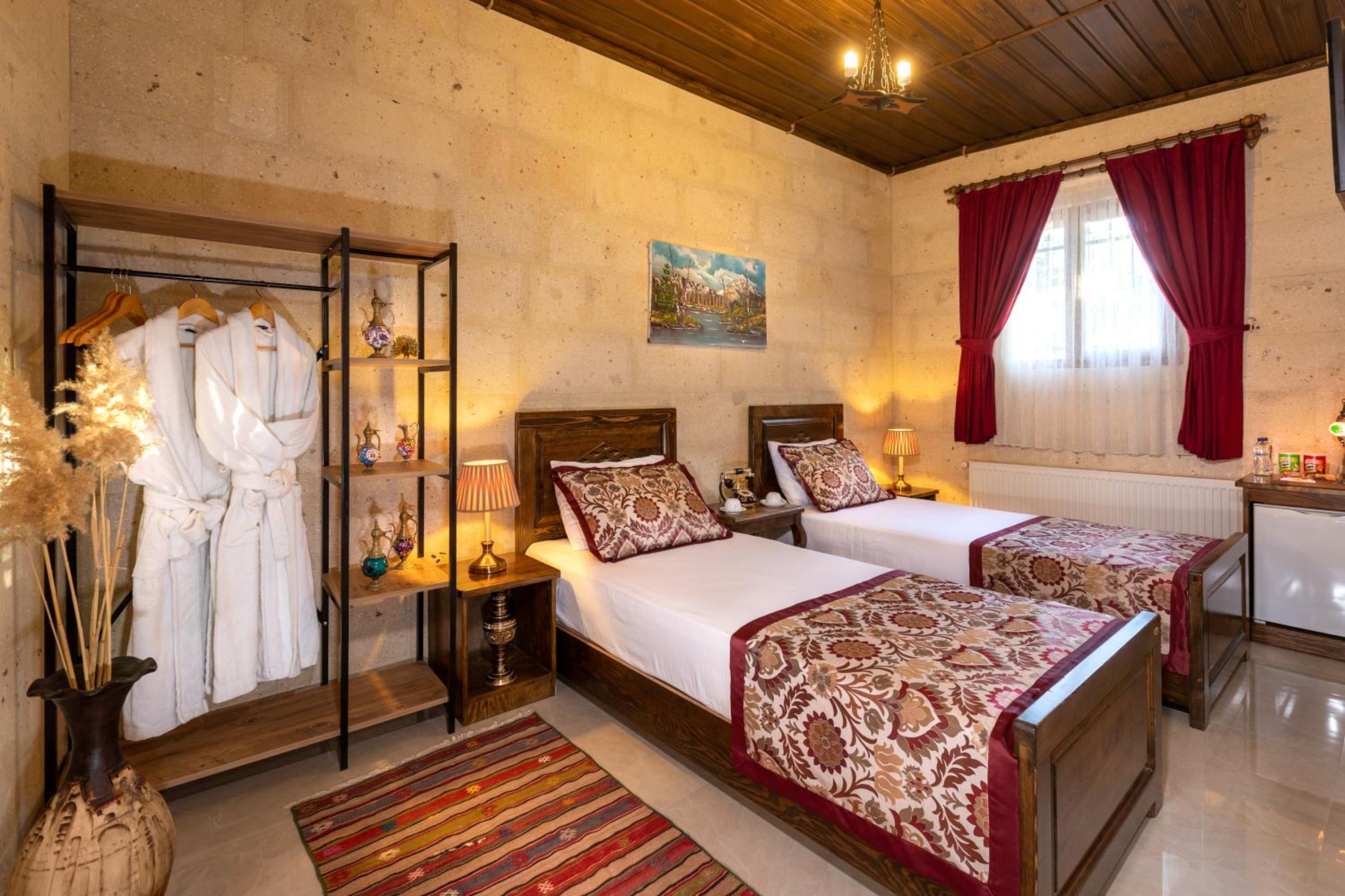 Standard Double or Twin Room - Photo 5