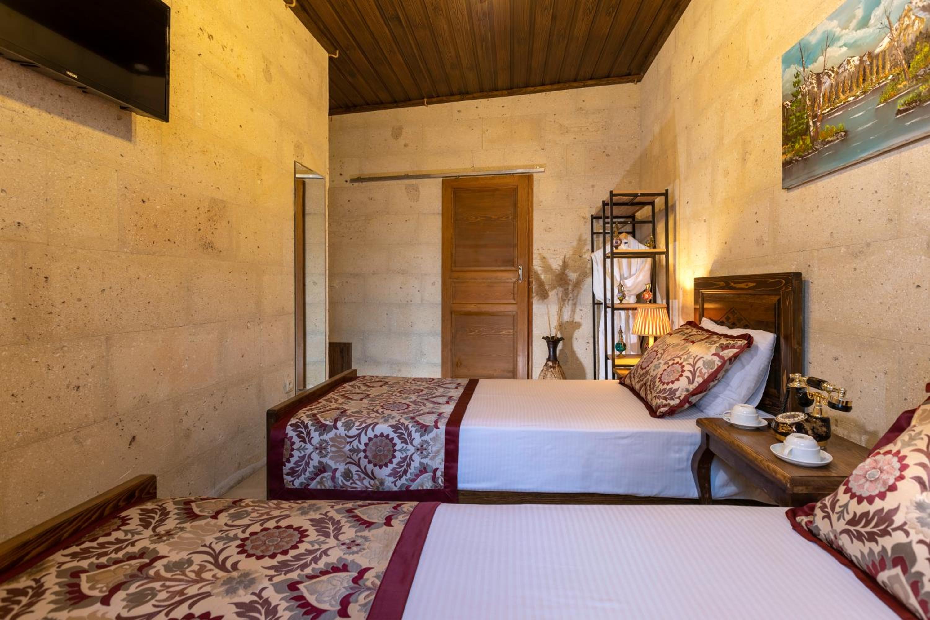 Standard Double or Twin Room - Photo 2