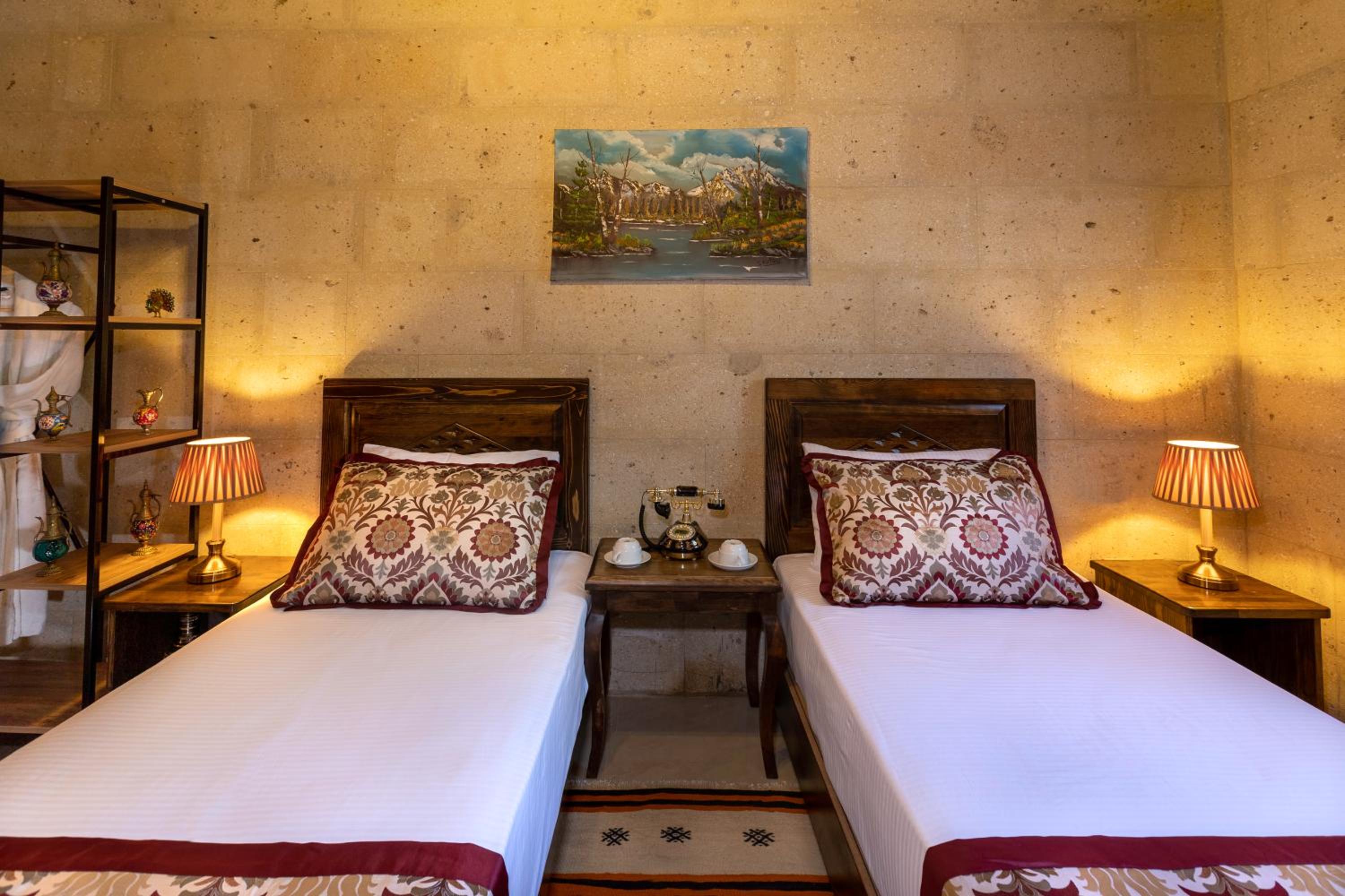 Standard Double or Twin Room - Photo 3
