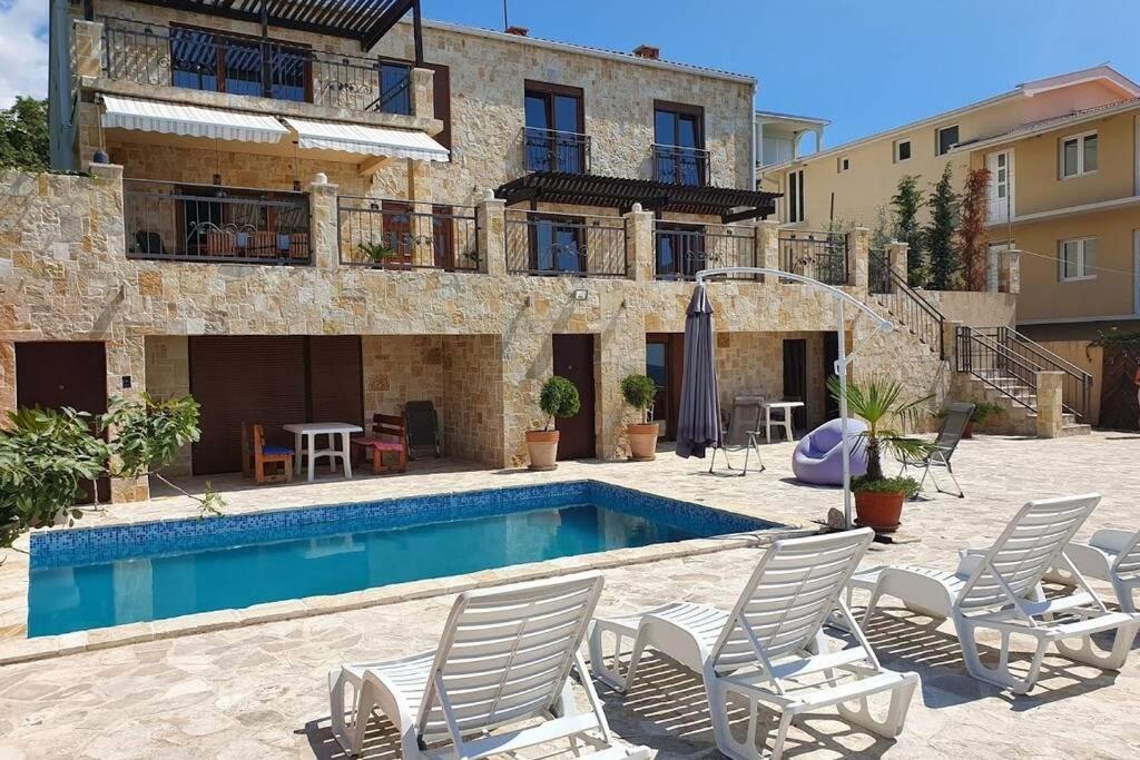 Villa photo 1