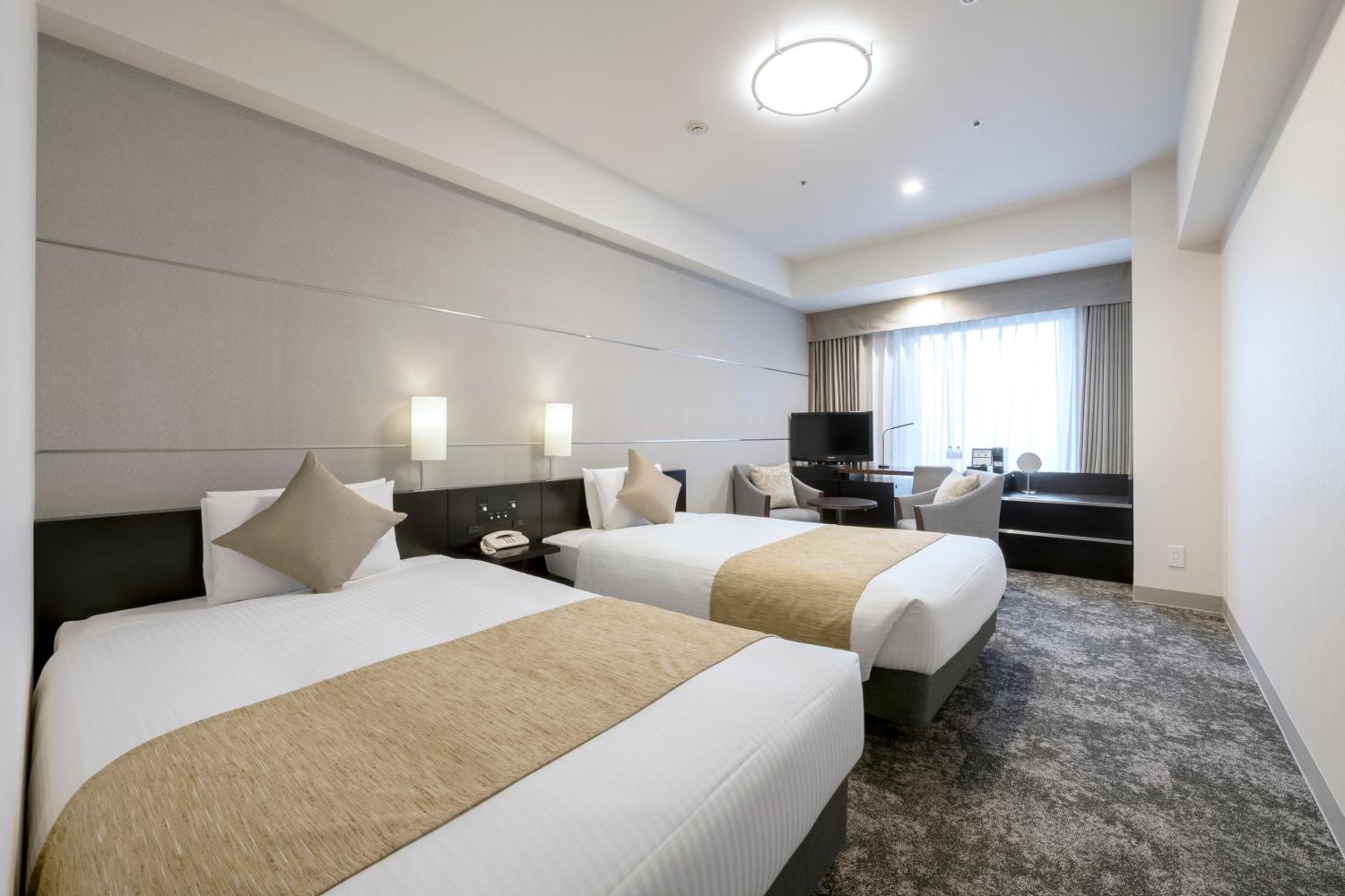 Deluxe Twin Room (30sqm) - Non-Smoking - High Floor  photo 2