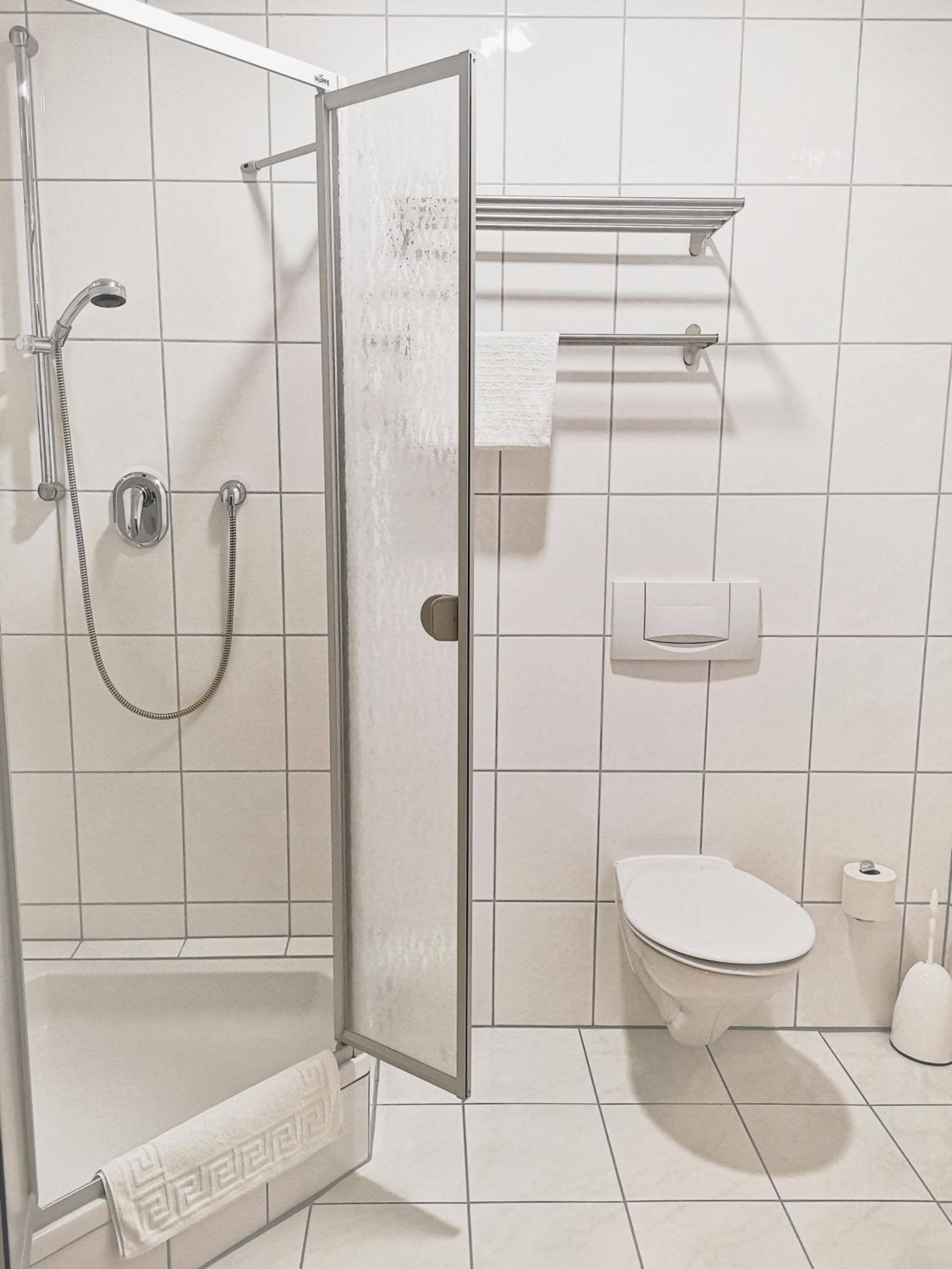 Double or Twin Room with Bathroom - Photo 6