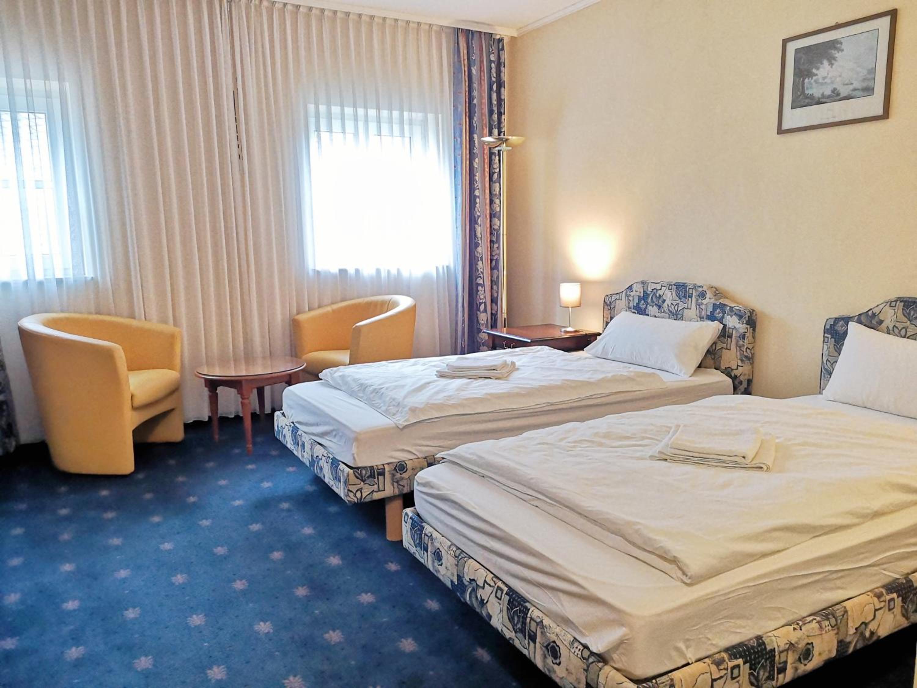 Double or Twin Room with Bathroom - Photo 4