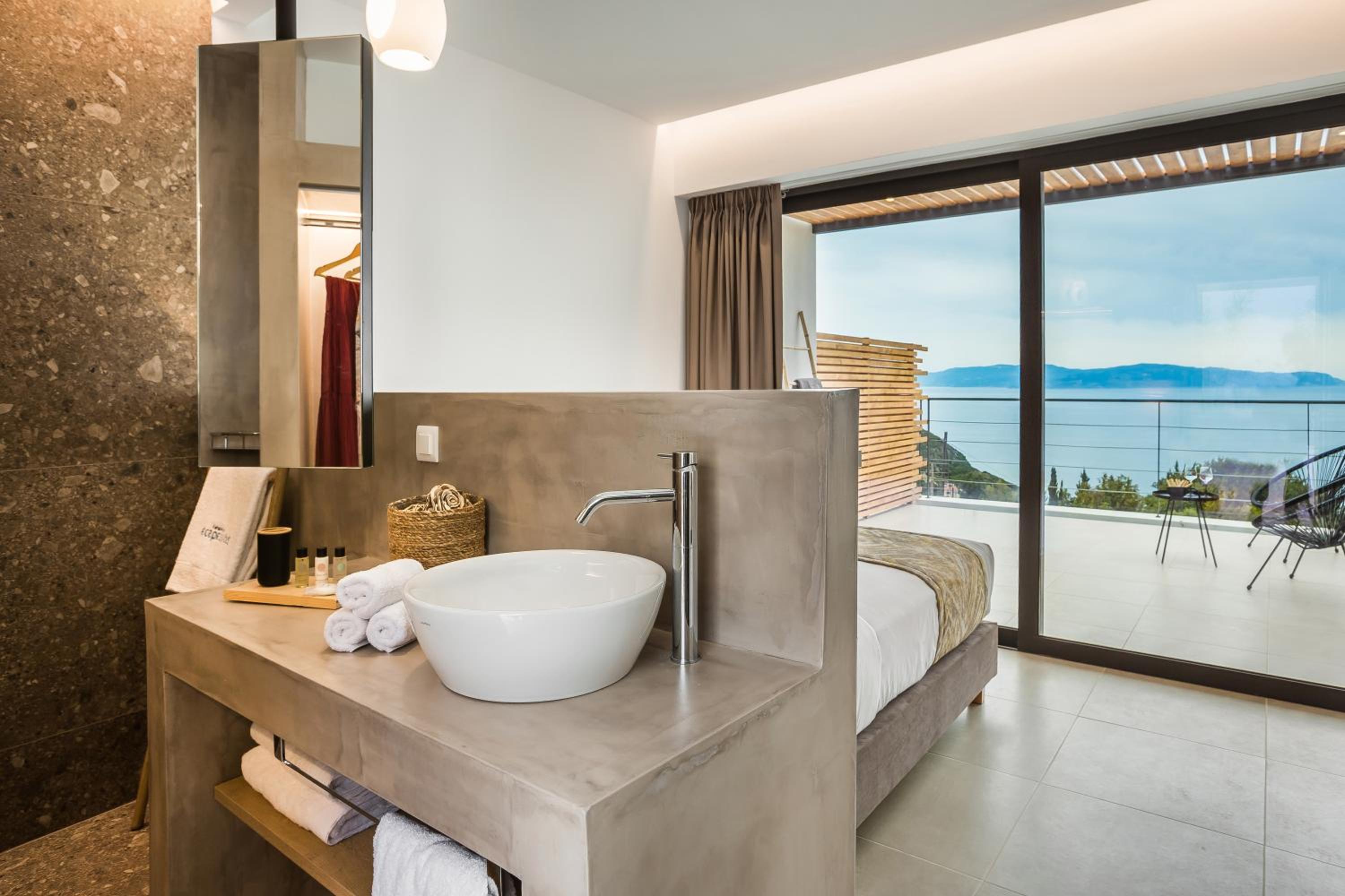 Junior Suite with Sea View - Photo 8