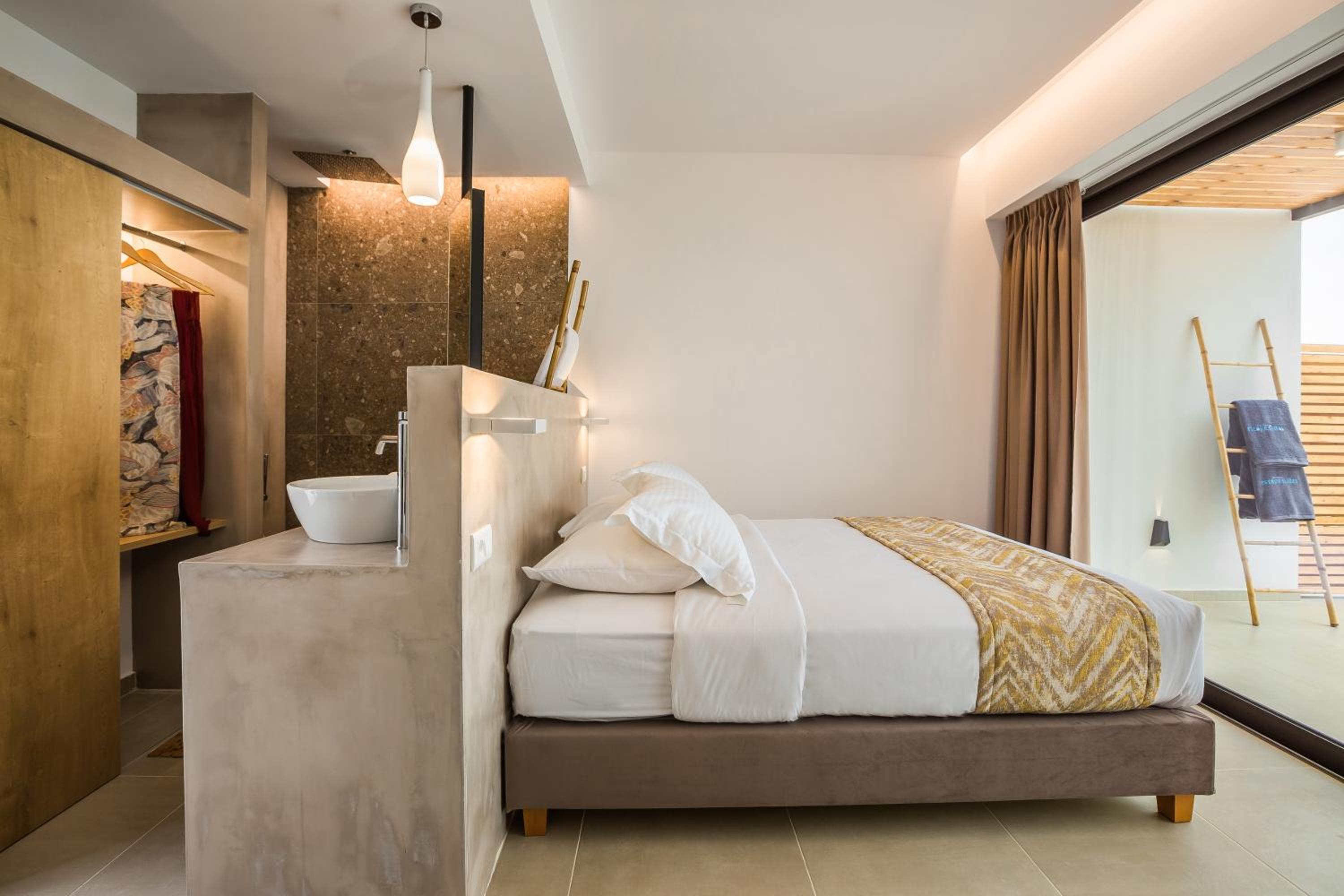 Junior Suite with Sea View - Photo 2